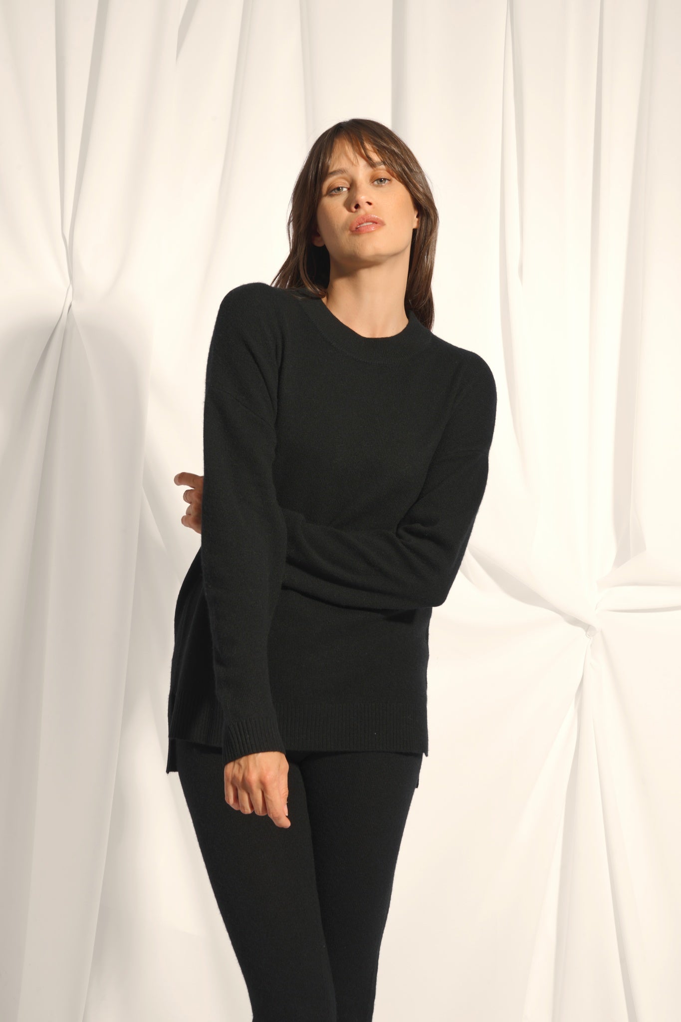 JOSPE black round-neck sweater