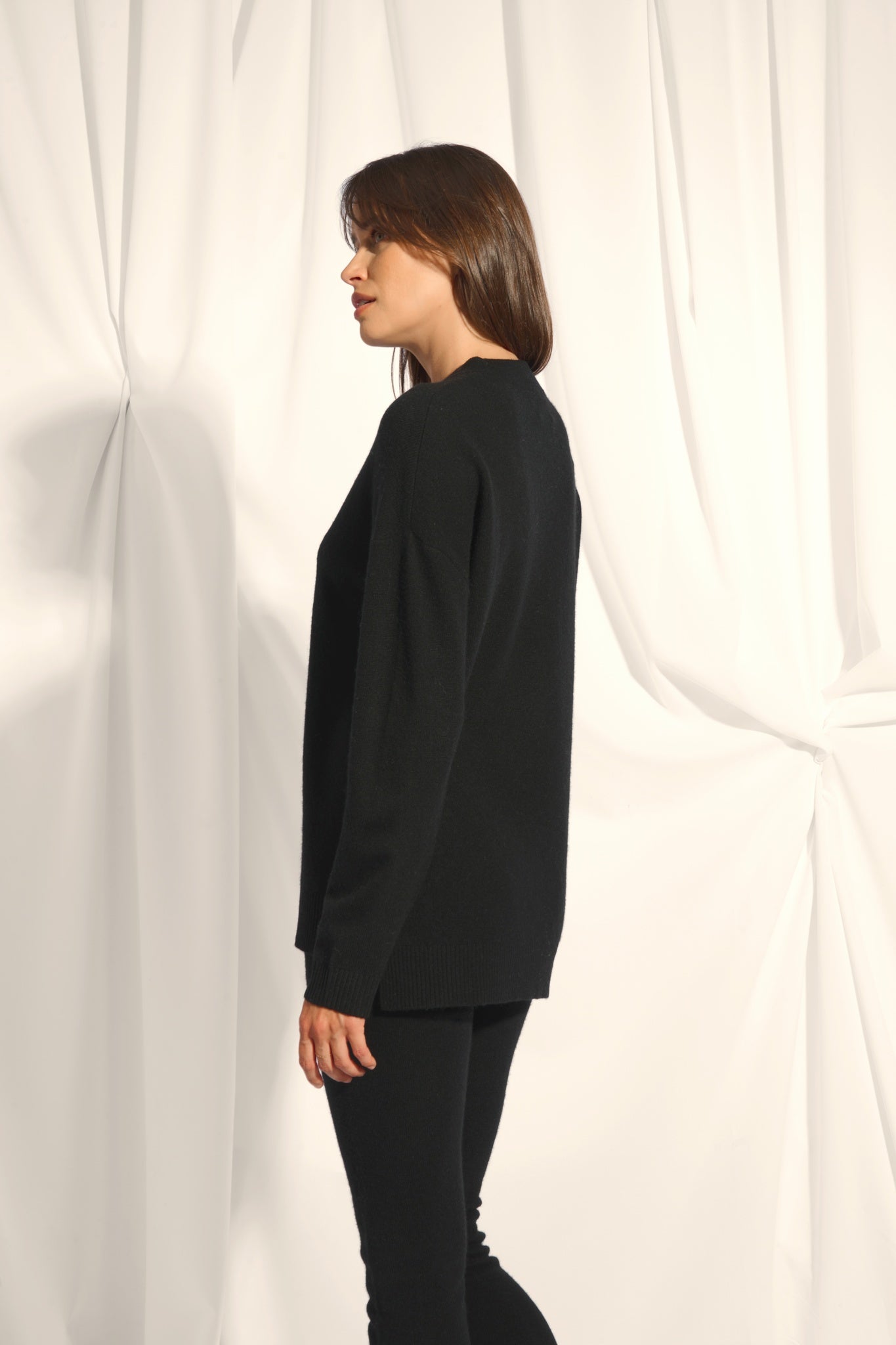 JOSPE black round-neck sweater