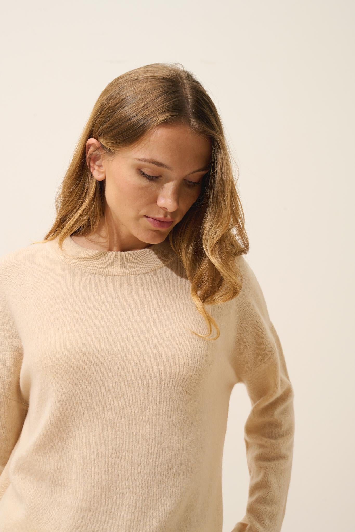 JOSPE round-neck sweater sand