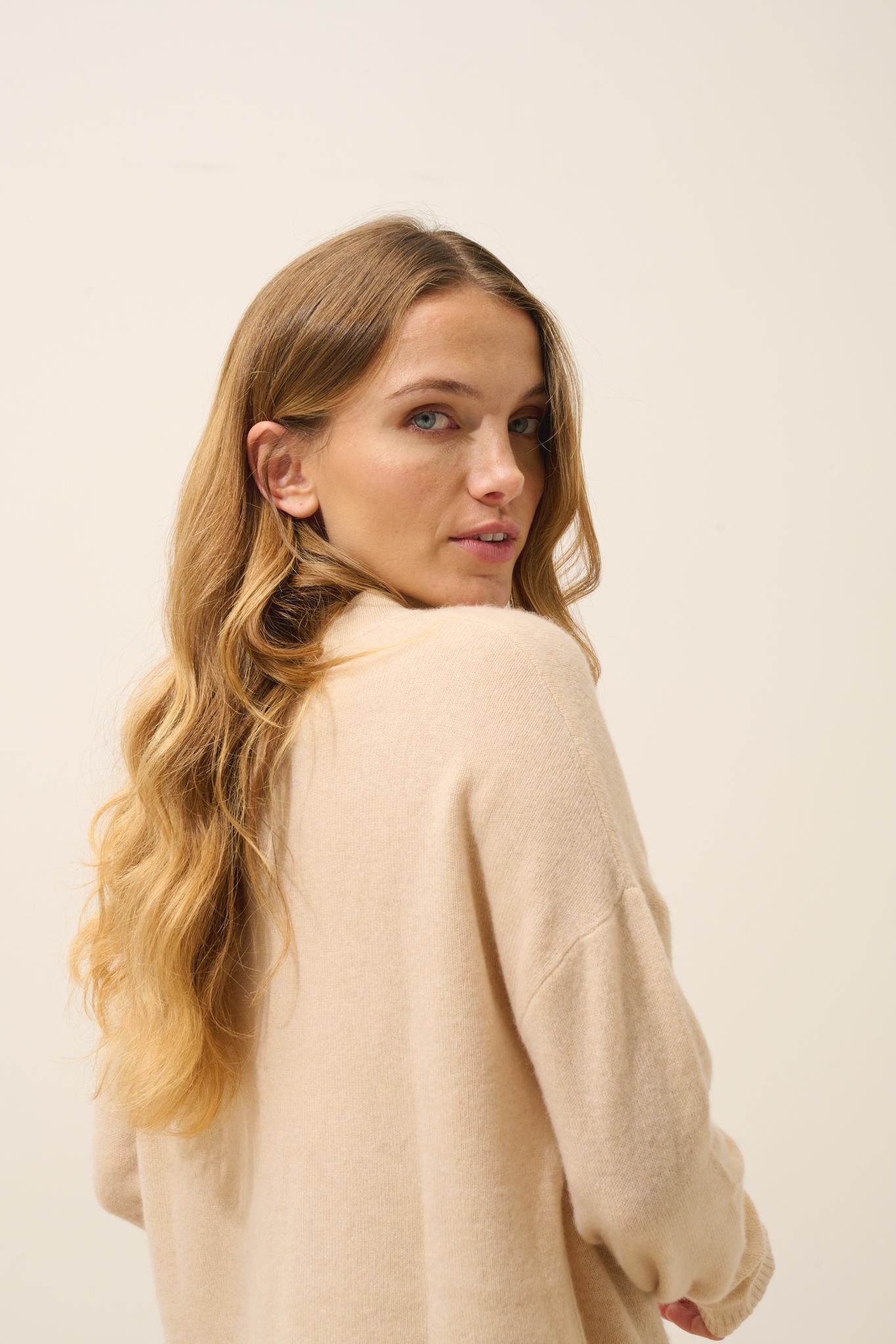 JOSPE round-neck sweater sand