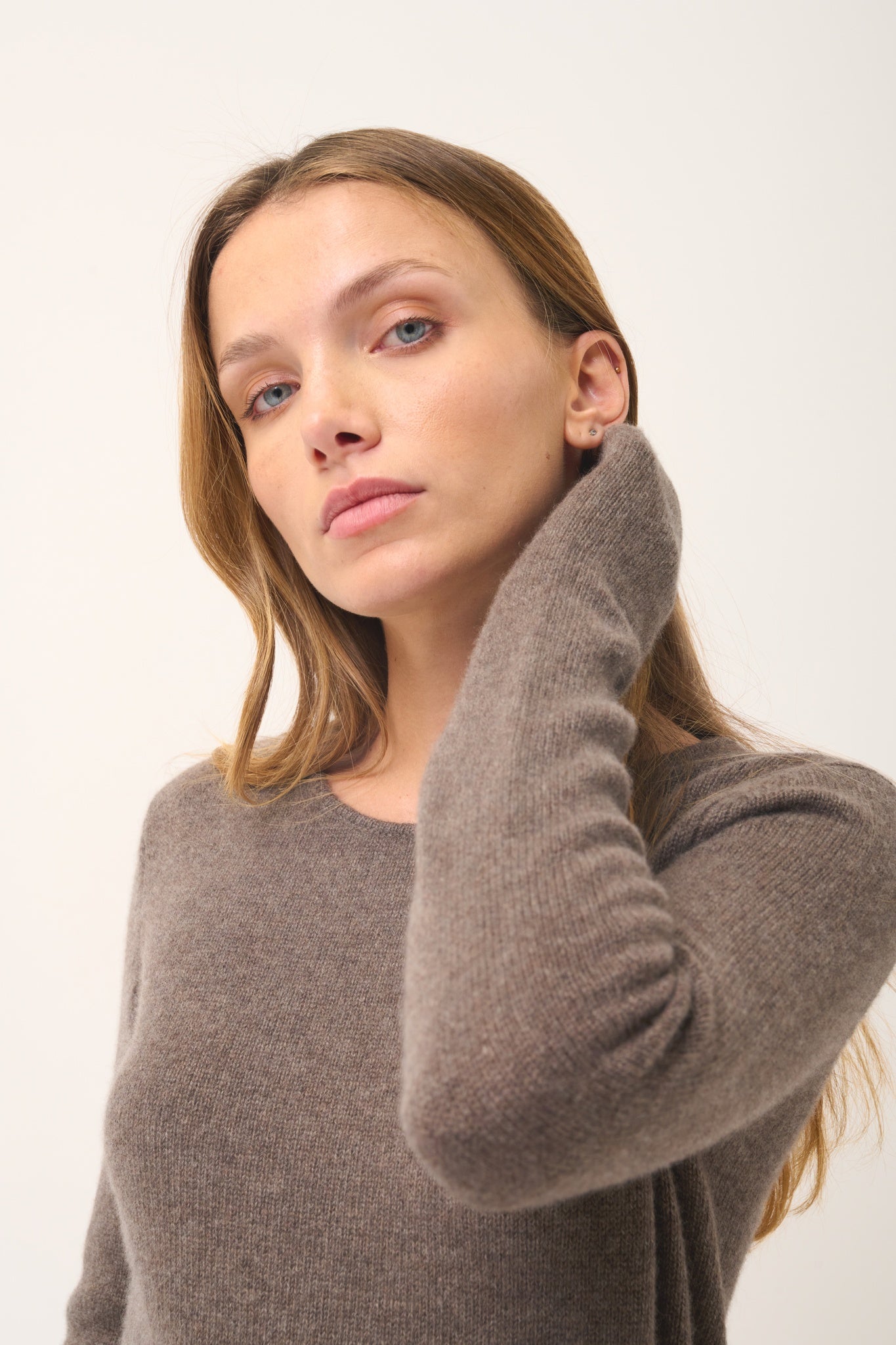 JOYCE round neck sweater in taupe heather