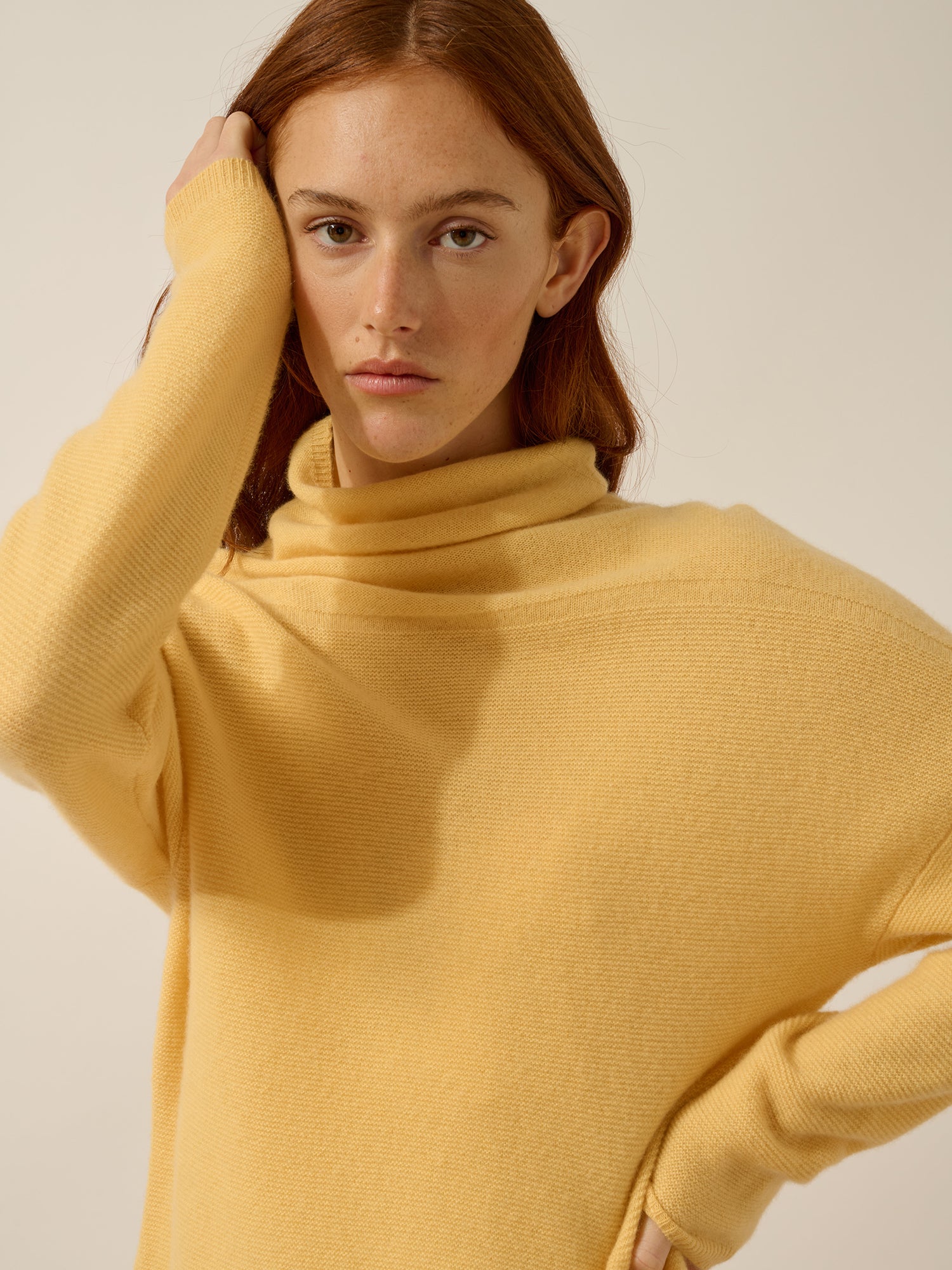 BLANTYRE pull col roulé vanille