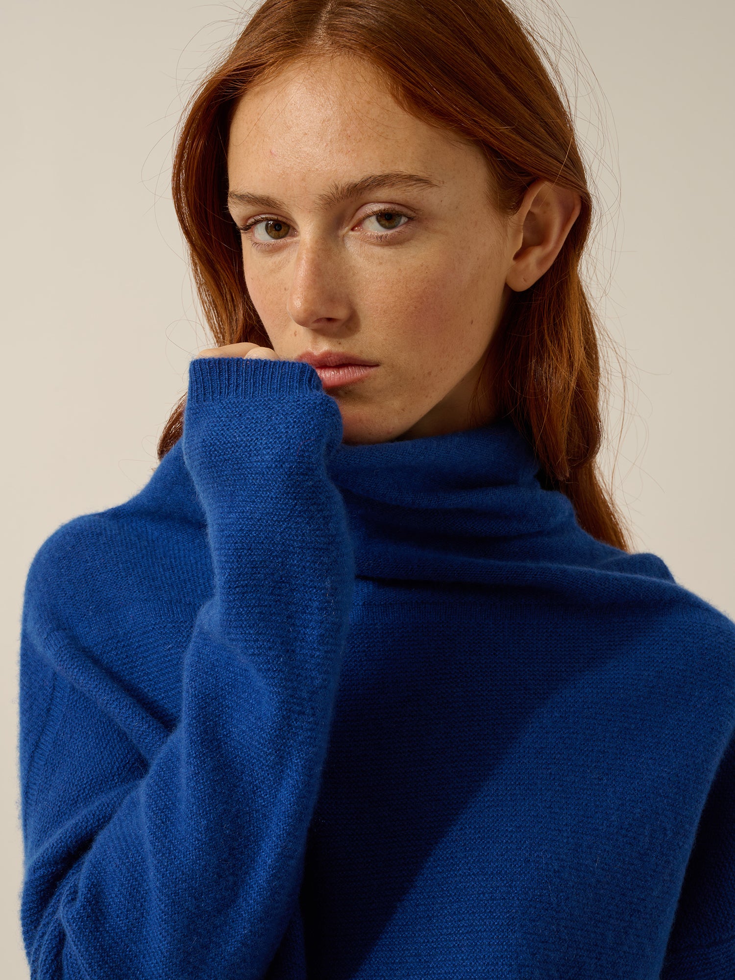 BLANTYRE pull col roulé outremer