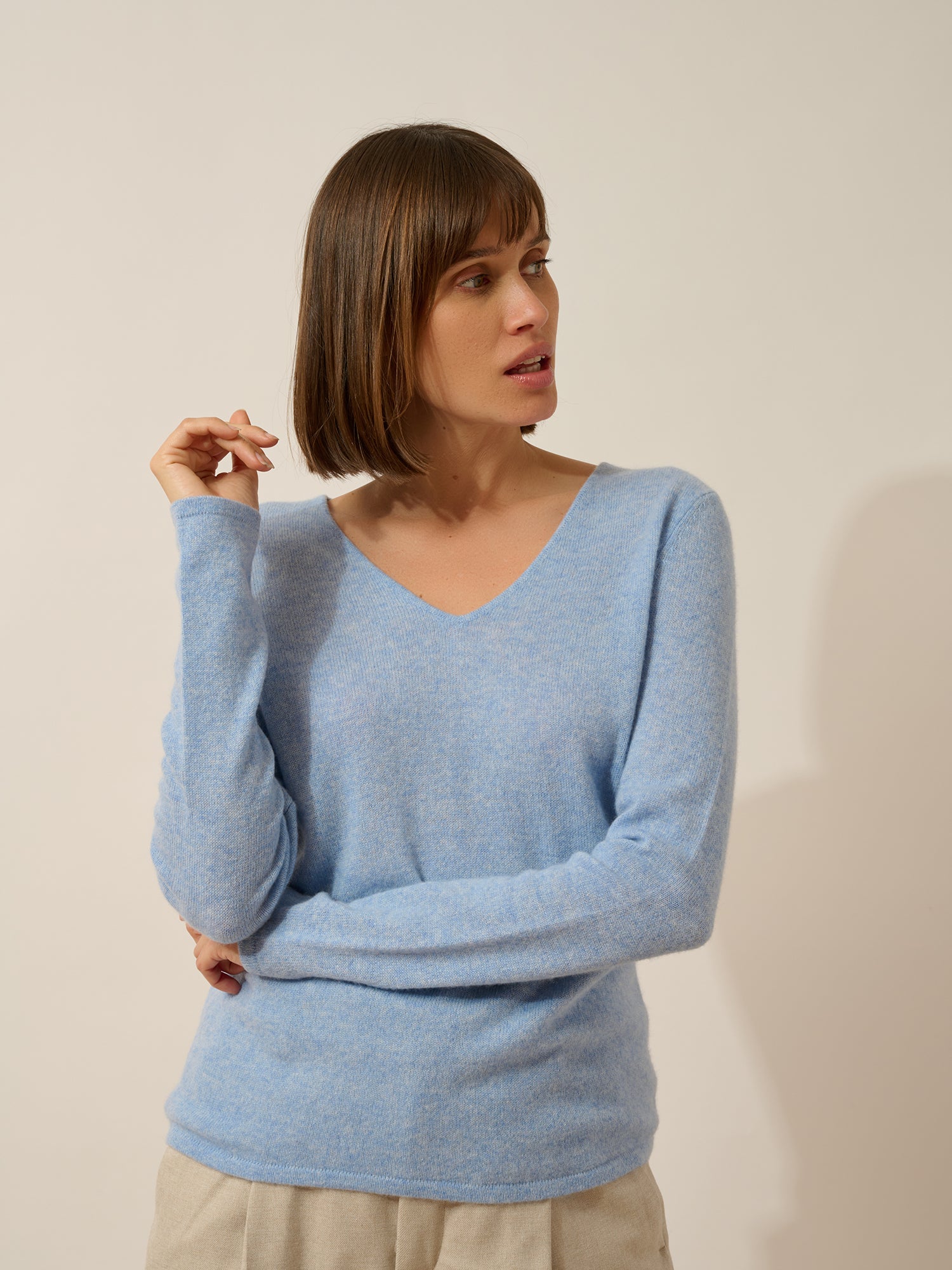 JOAN pull col v bleu ciel chiné