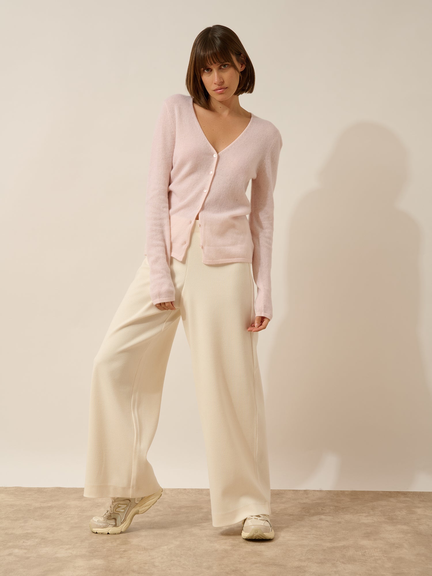 NORMA cardigan col v baby pink