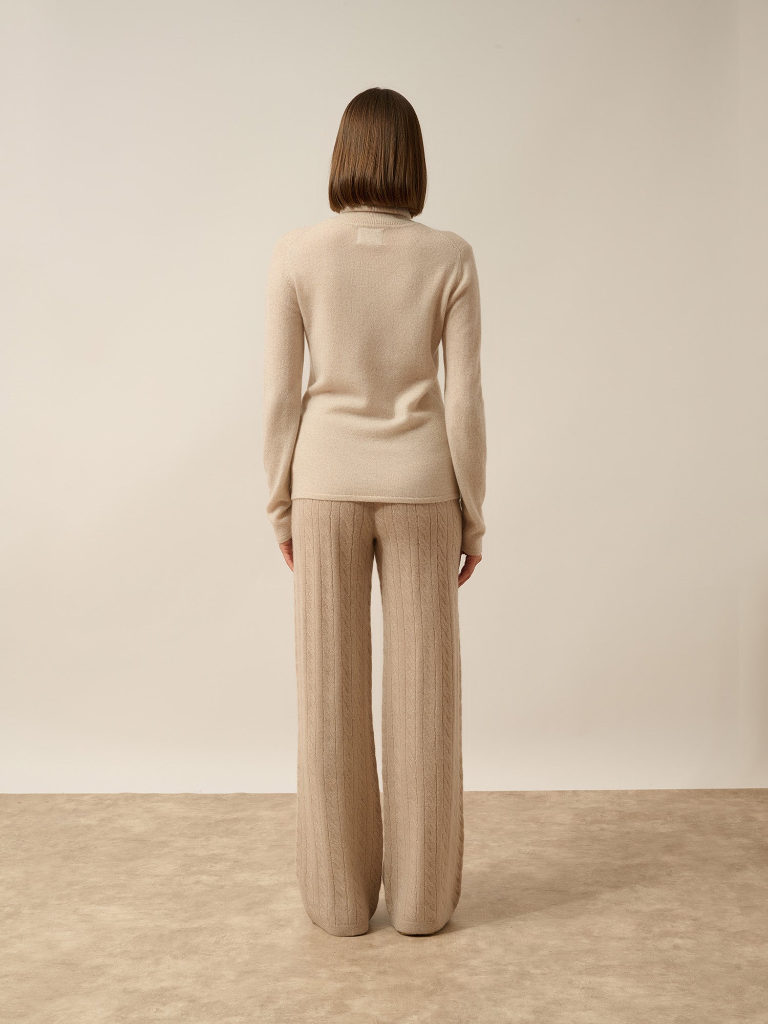 AVA pull col roulé beige chiné