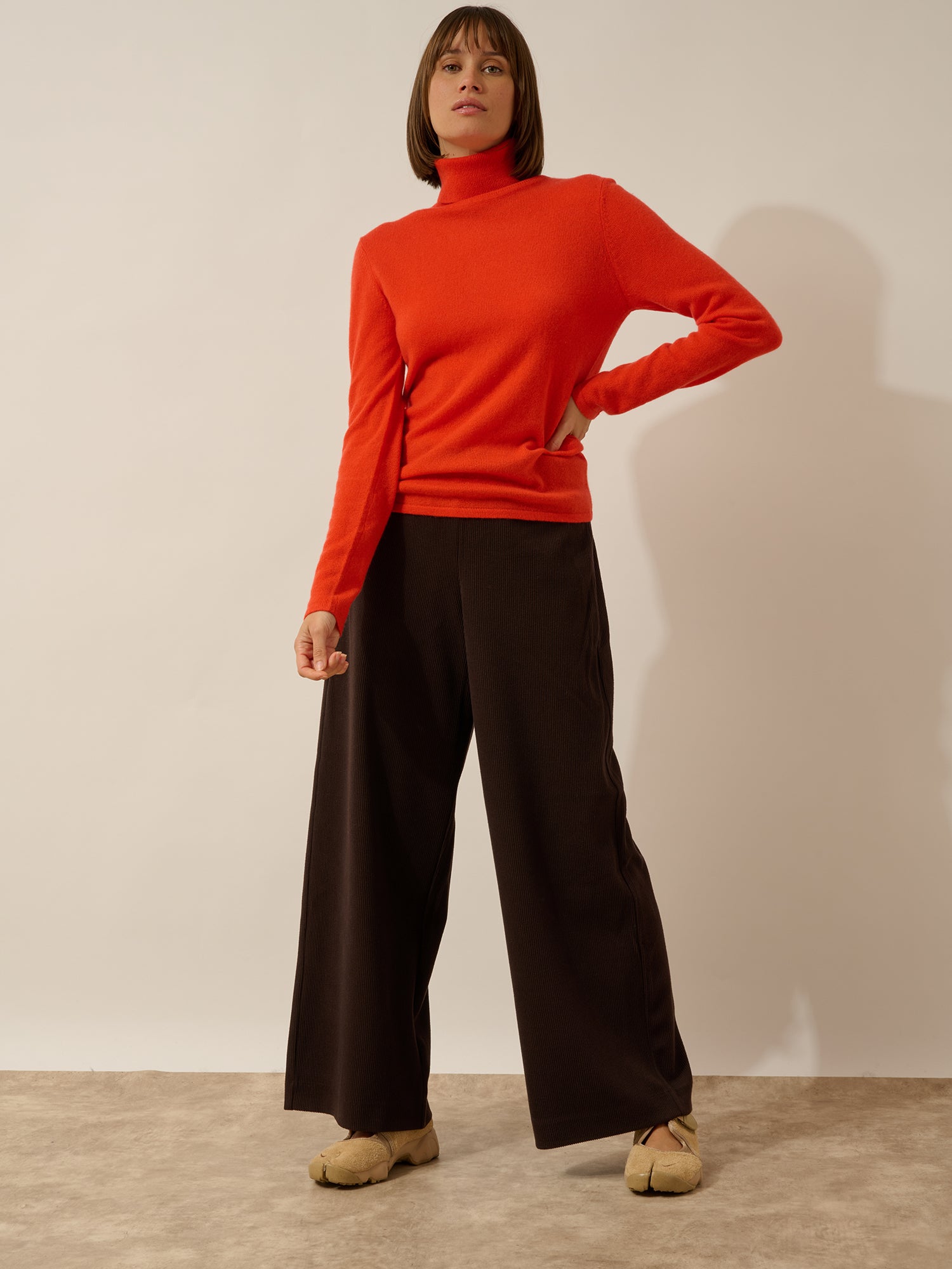 AVA pull col roulé orange