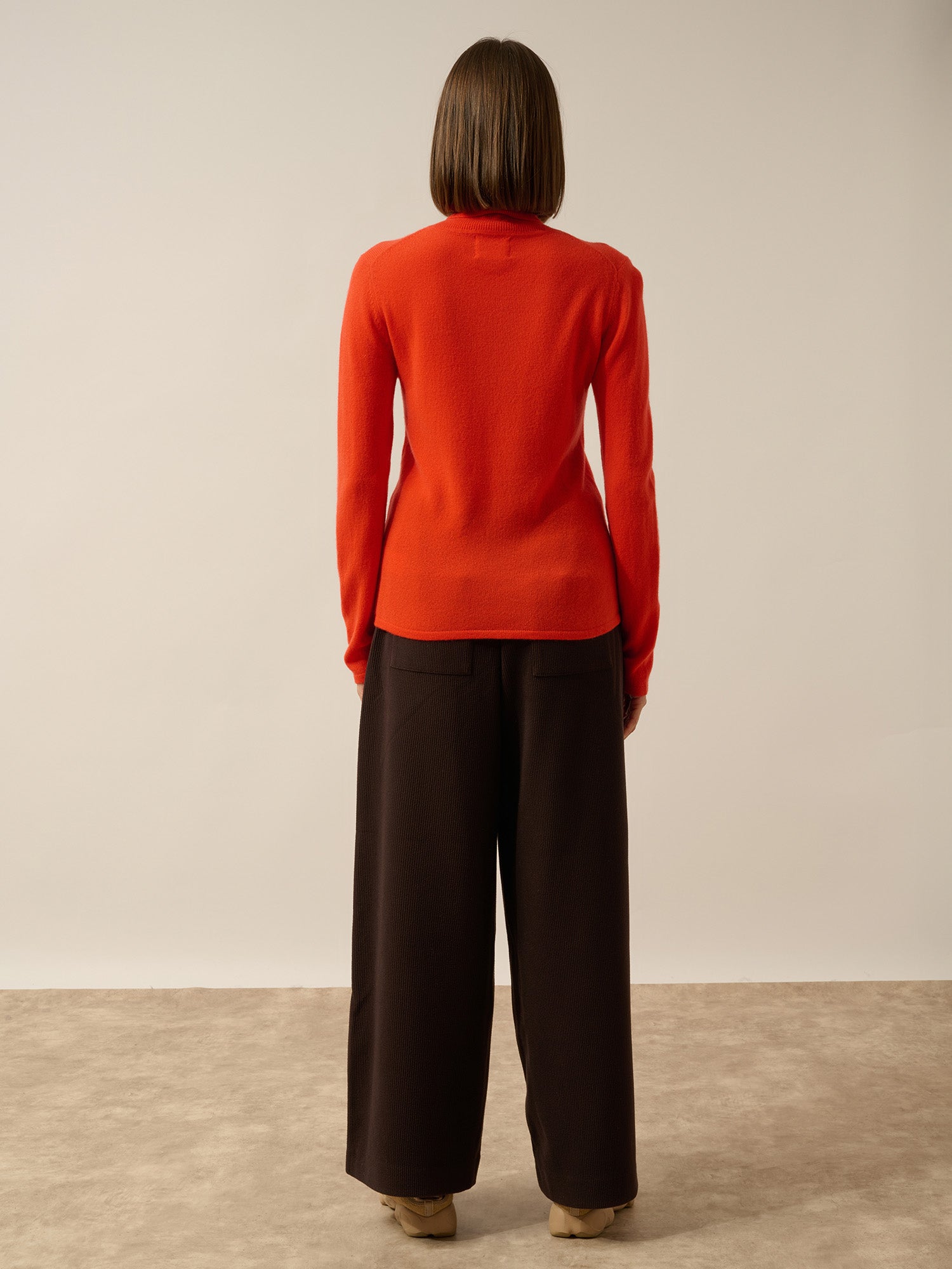 AVA pull col roulé orange