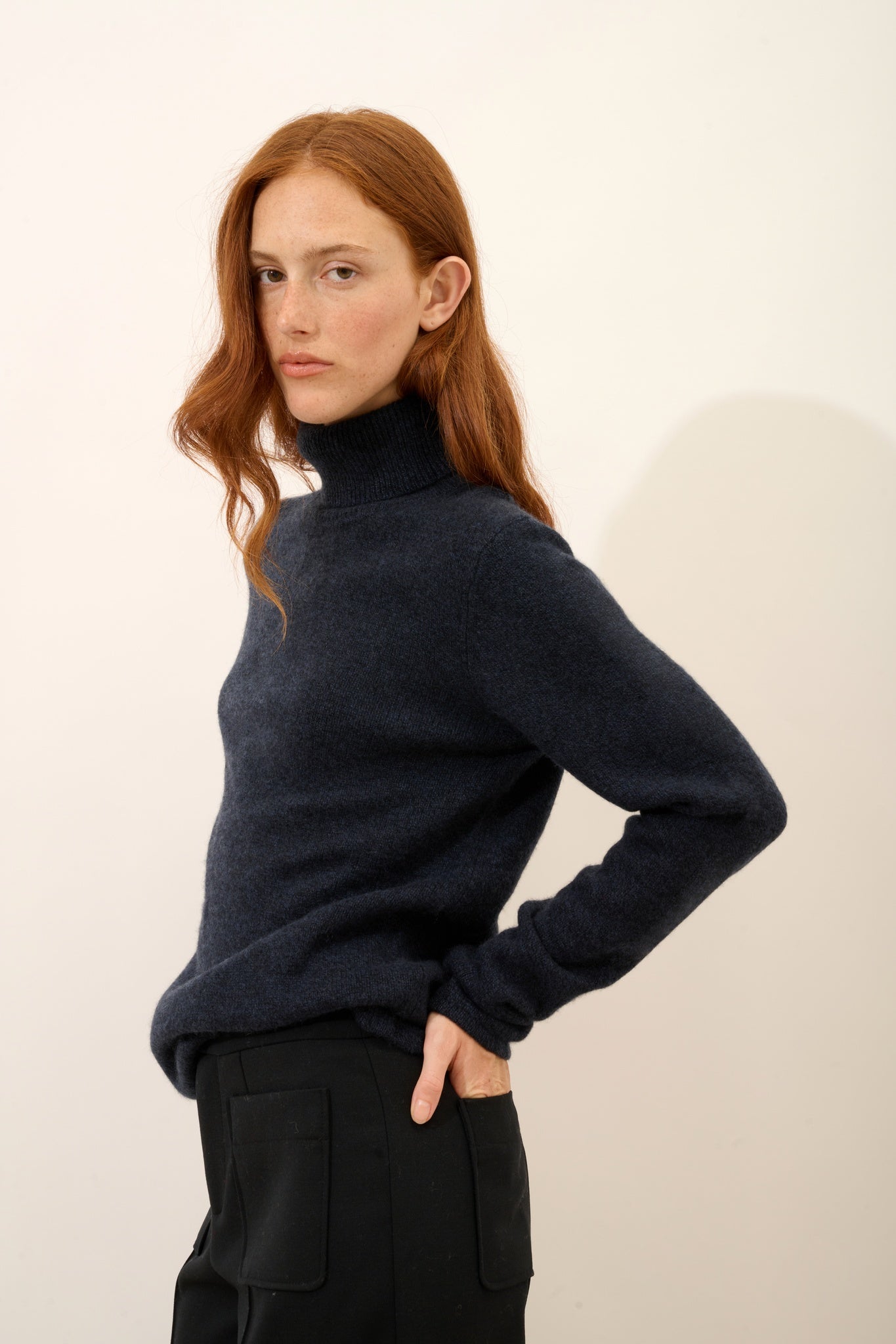 JUNE pull col roulé 4 fils caviar