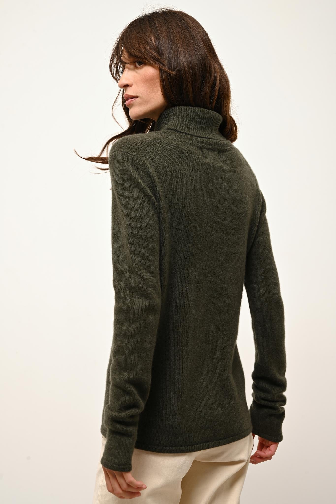 JUNE pull col roulé kaki