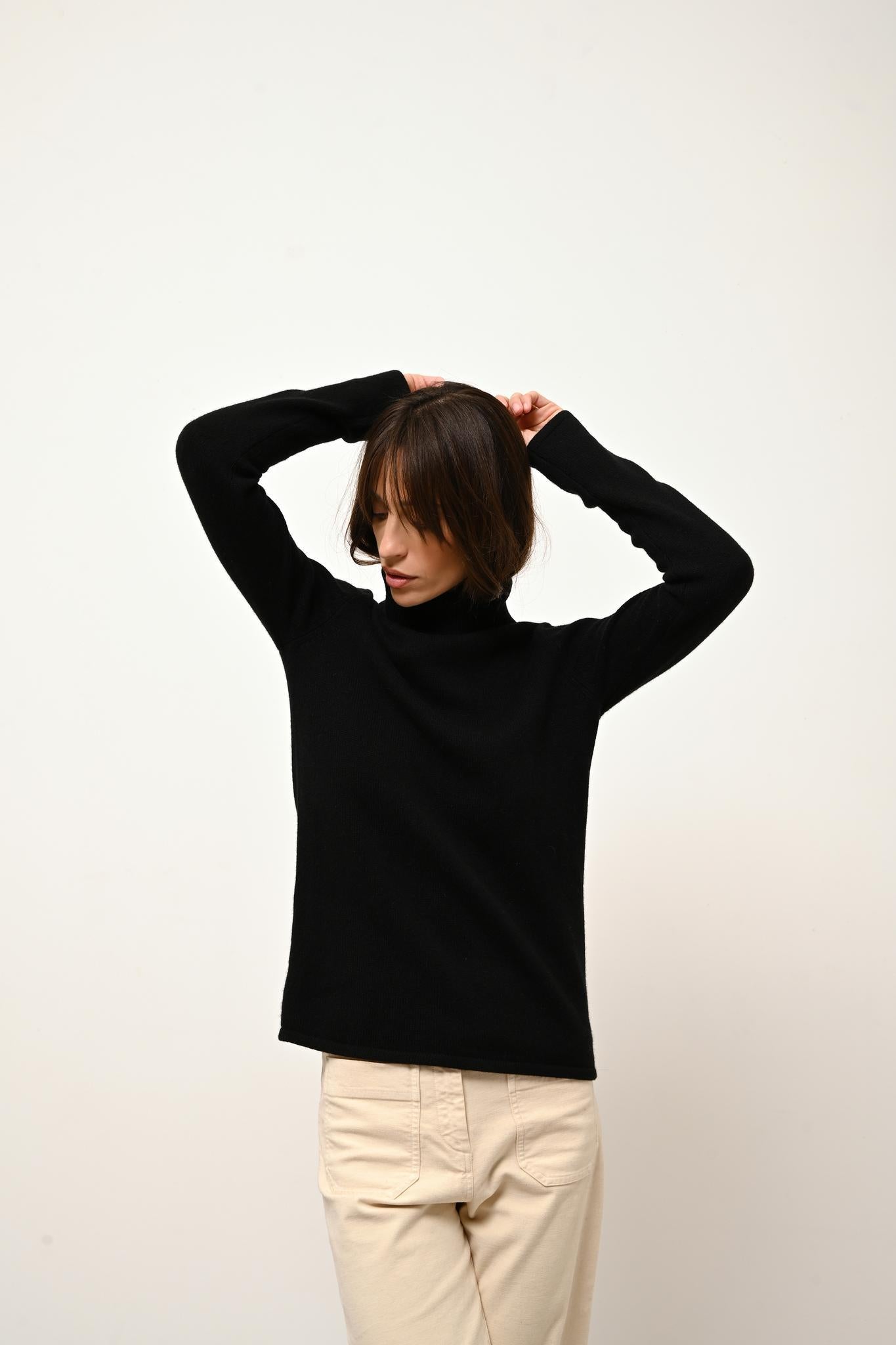 JUNE pull col roulé noir