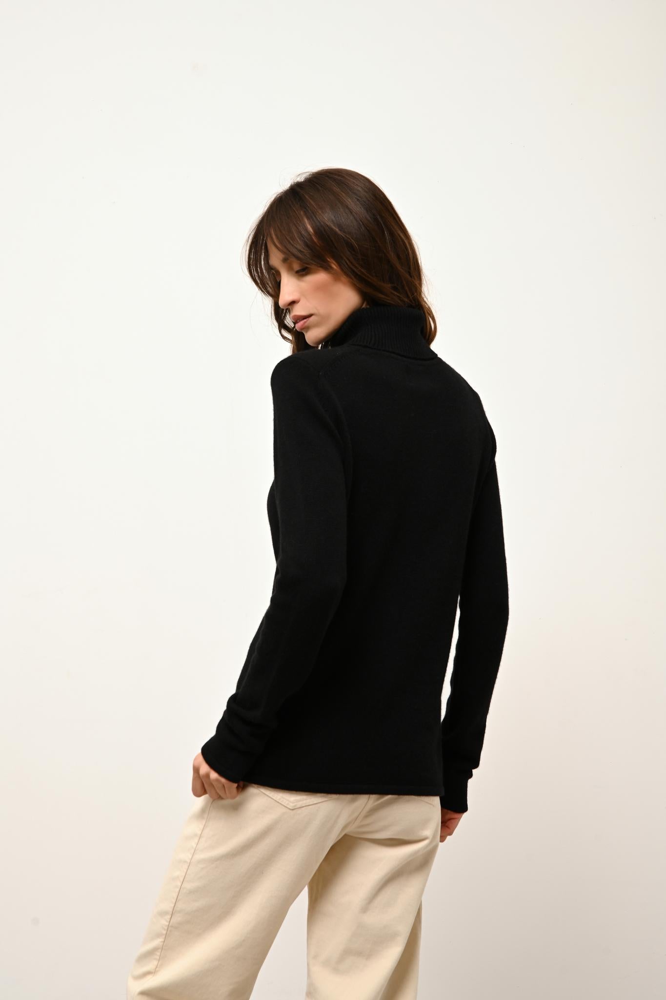 JUNE pull col roulé noir