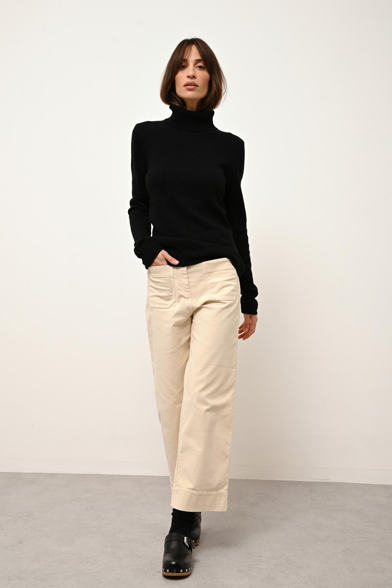 JUNE pull col roulé noir