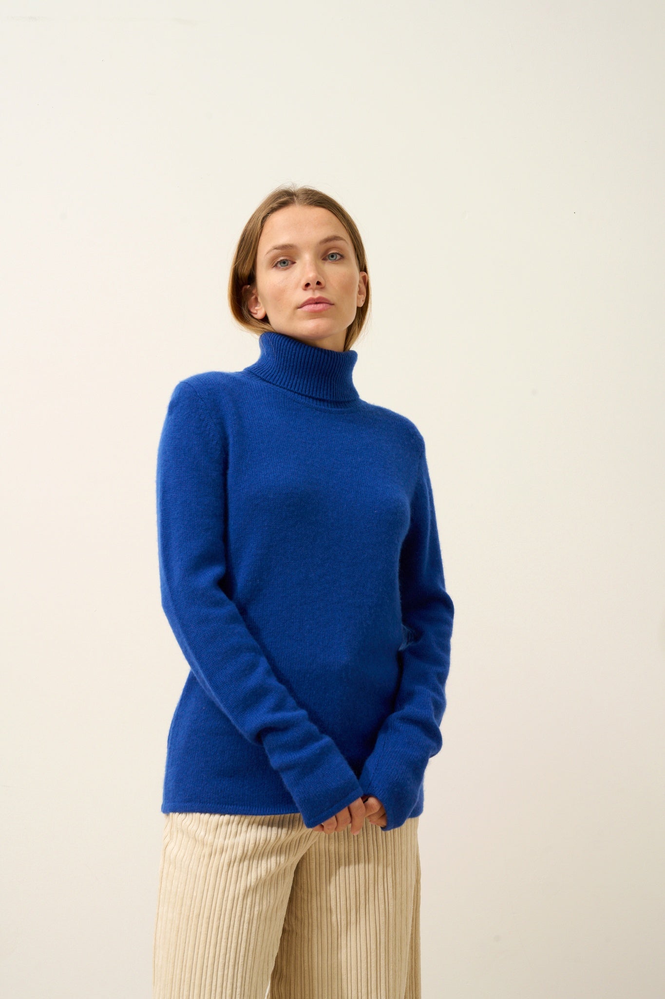 JUNE pull col roulé outremer