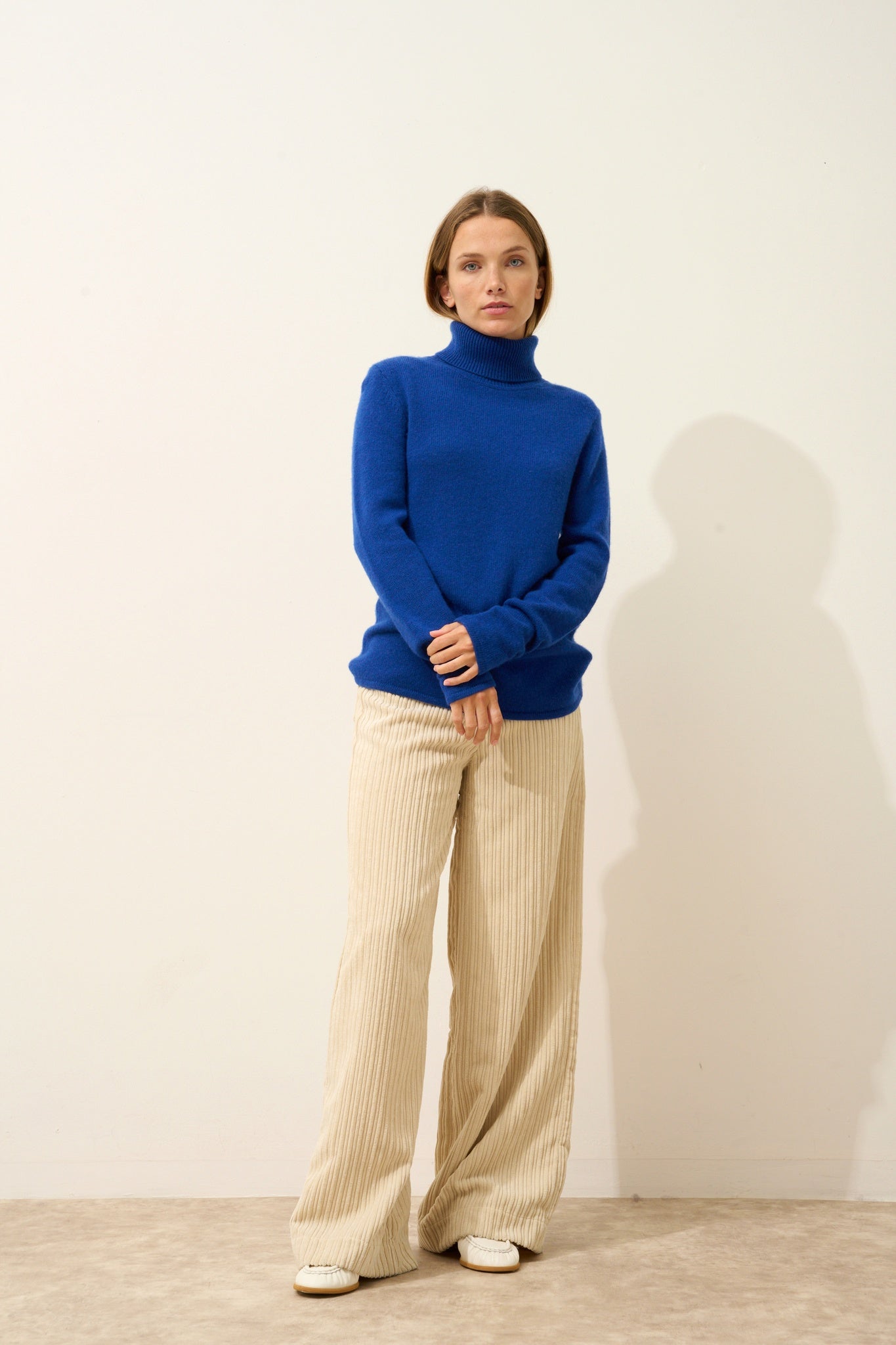 JUNE pull col roulé outremer