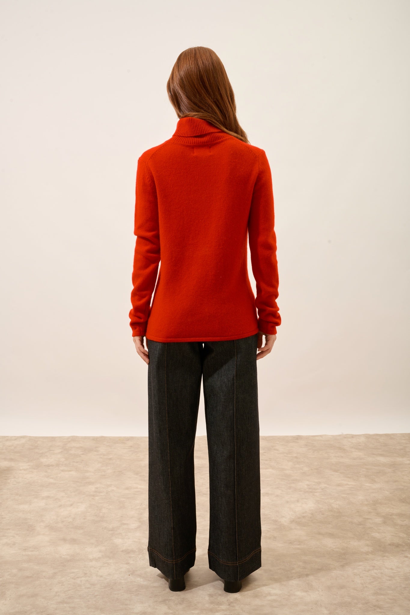 JUNE pull col roulé rouge