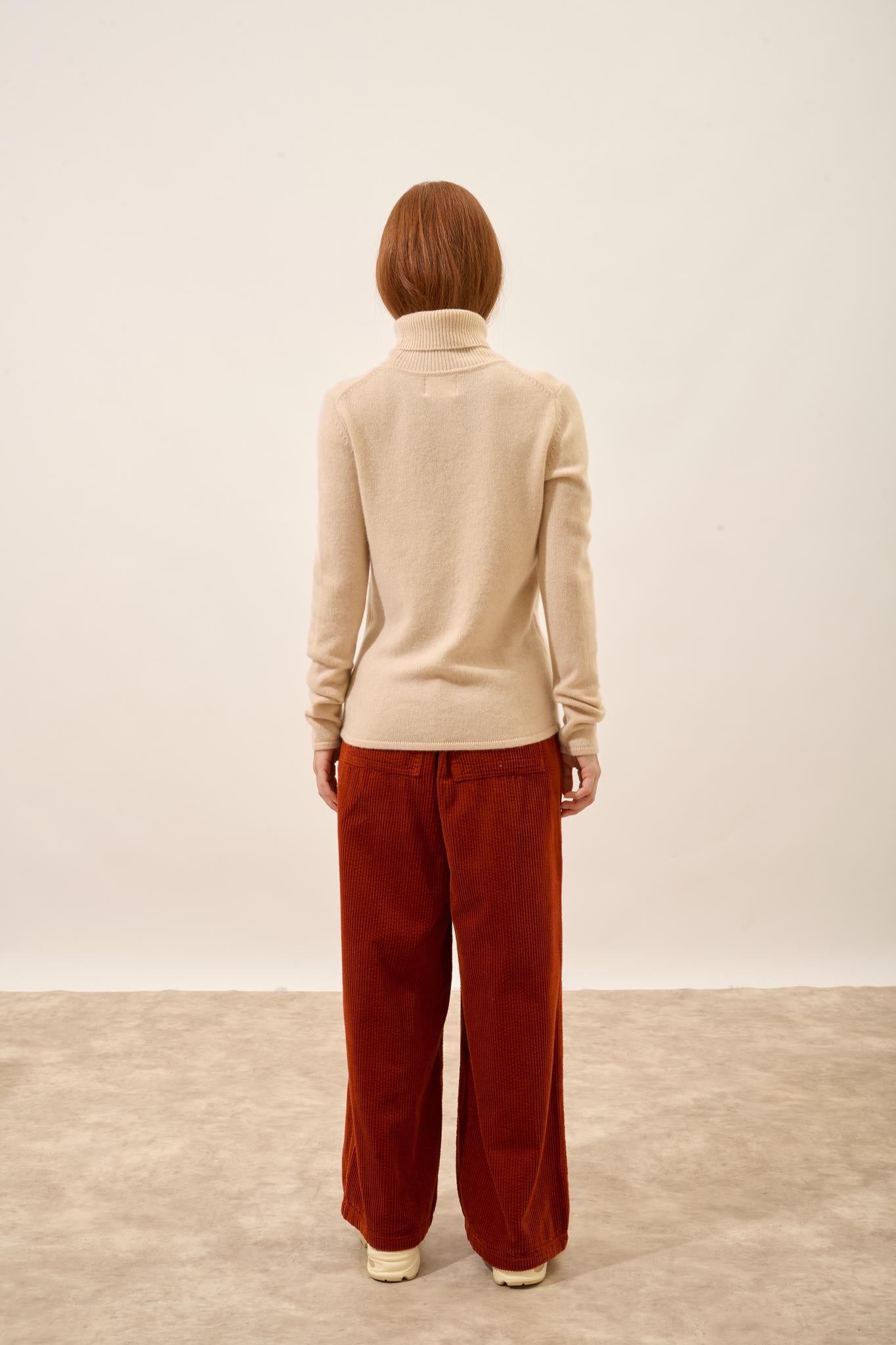 JUNE pull col roulé sable