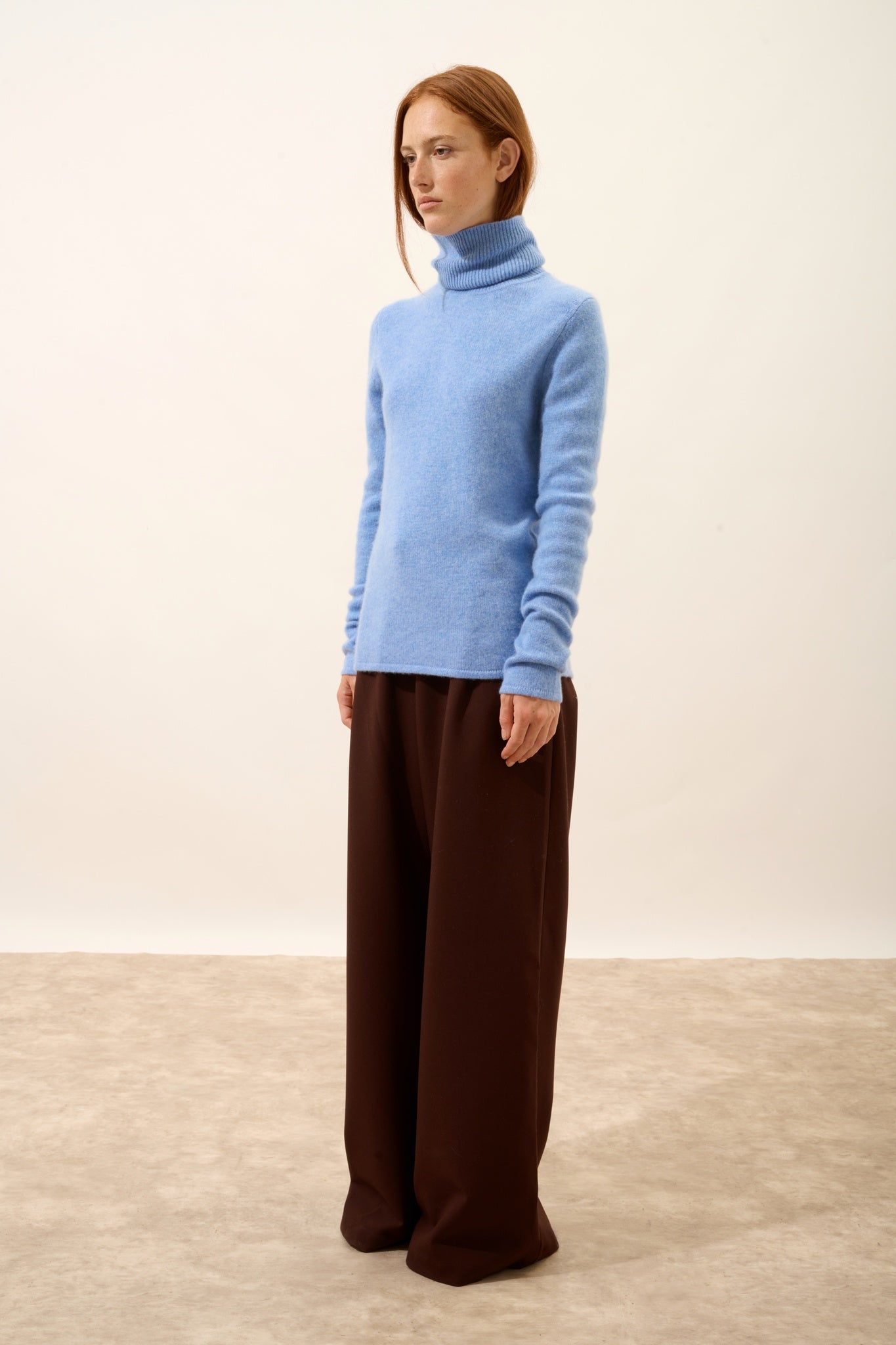 JUNE pull col roulé sky