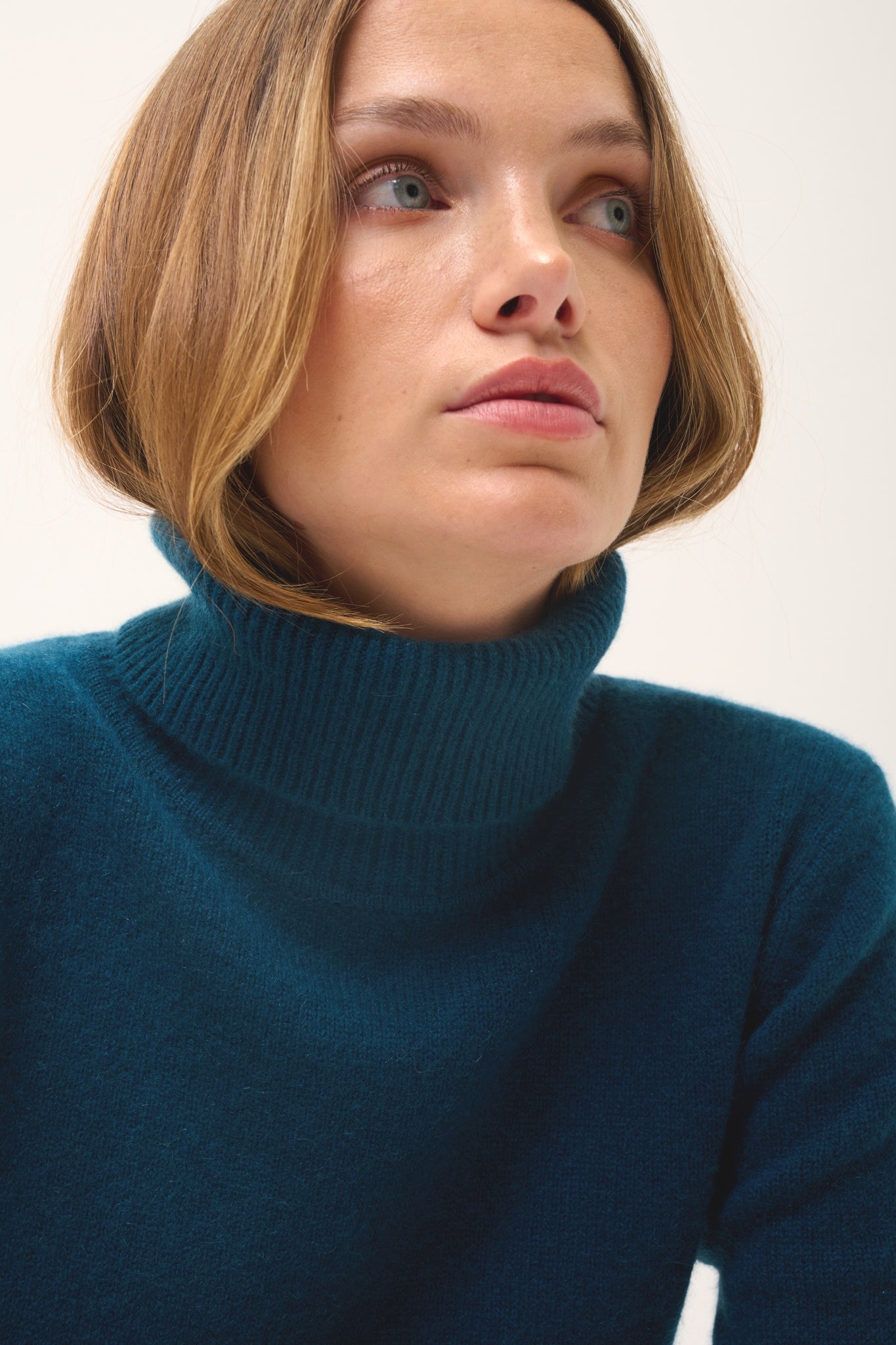 JUNE pull col roulé vert canard