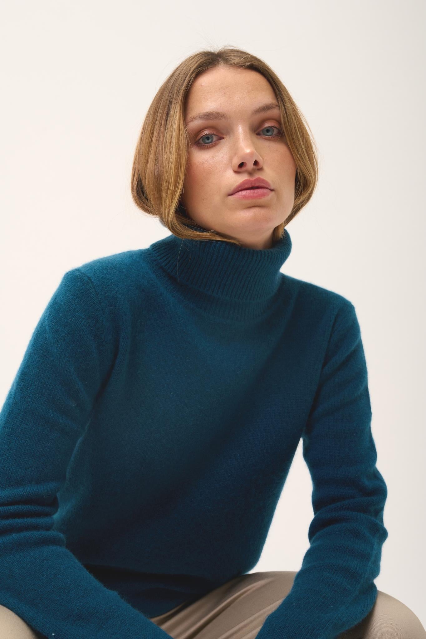 JUNE pull col roulé vert canard
