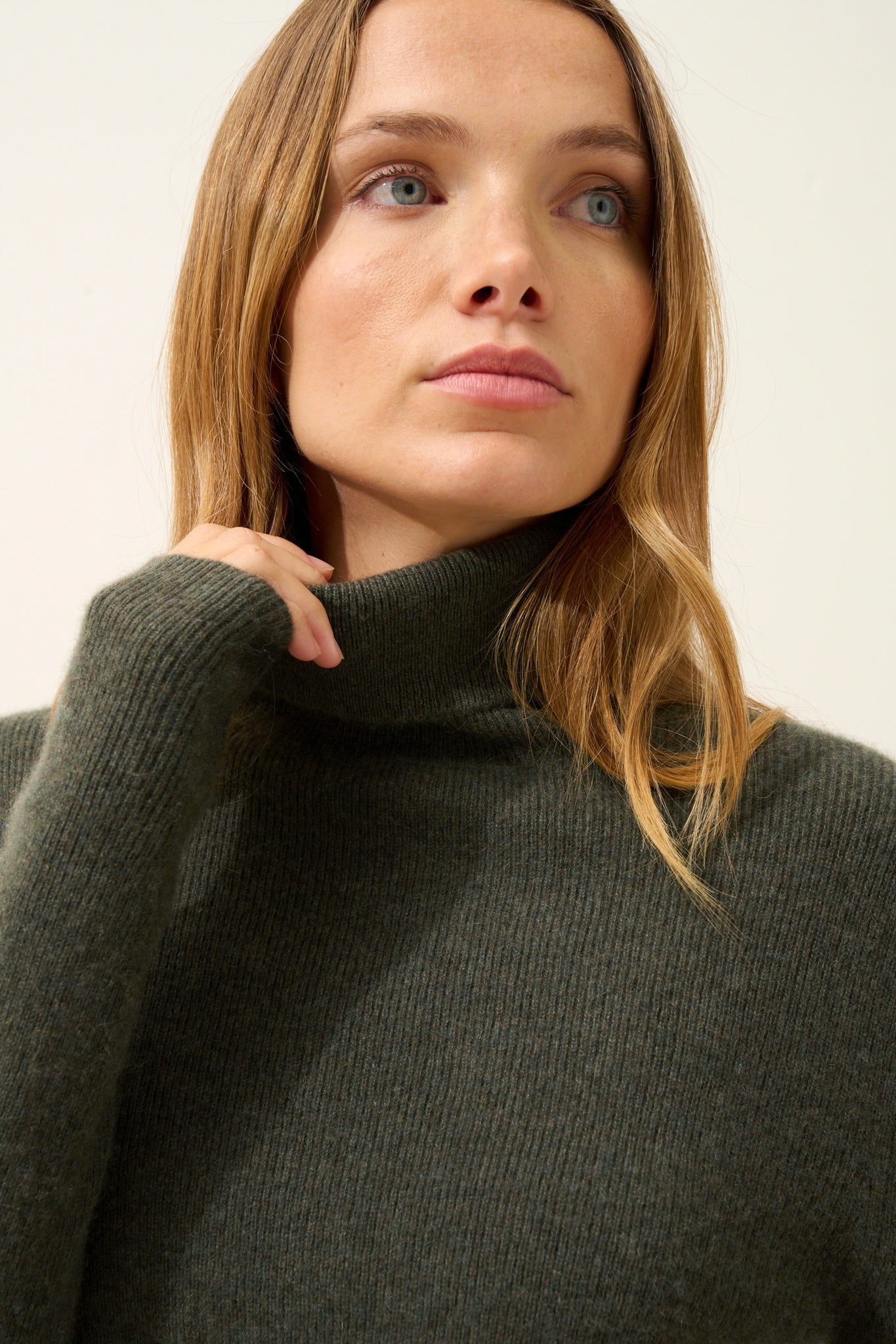 LANAIS khaki mottled turtleneck sweater