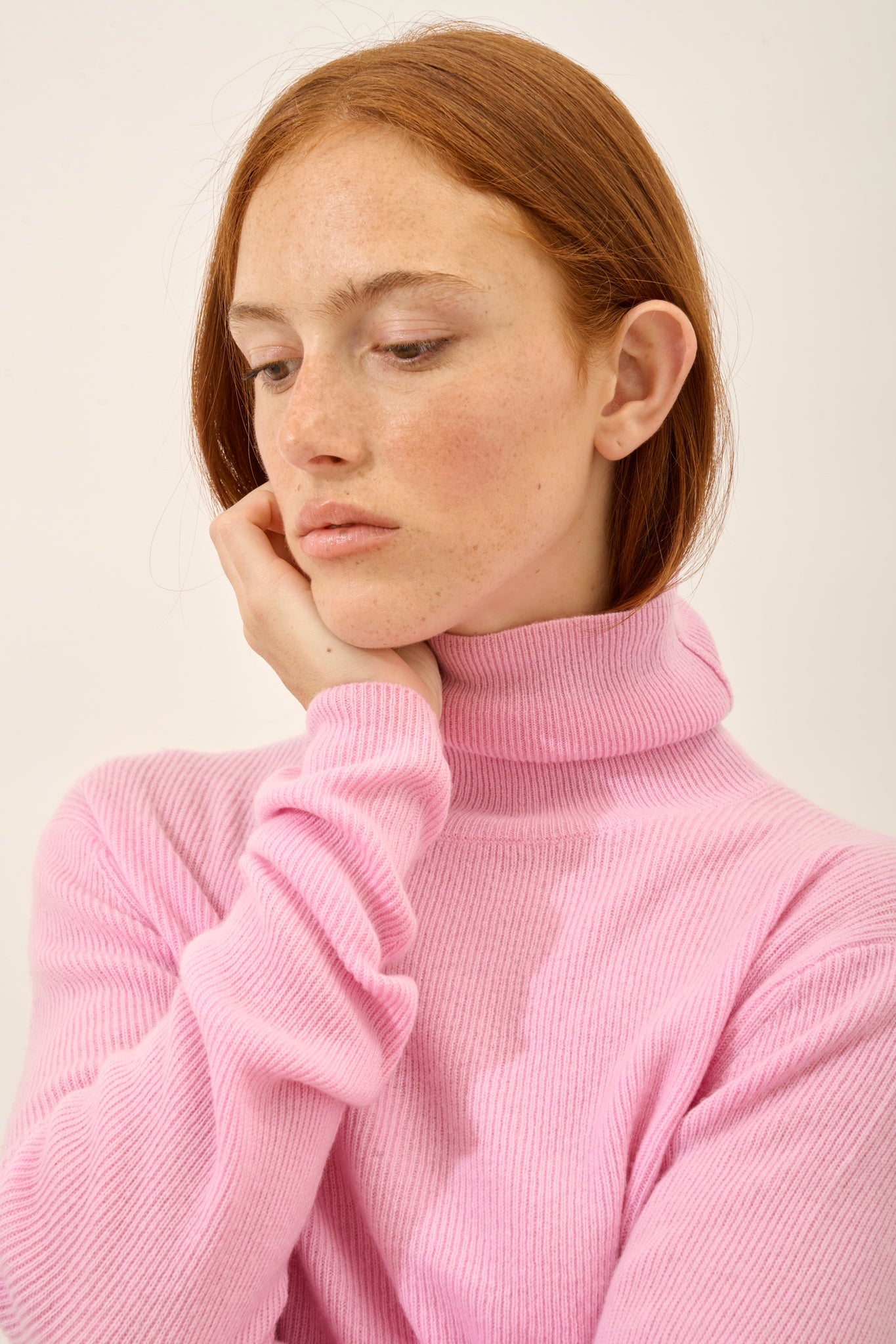 LANAIS pull col roulé quartz rose