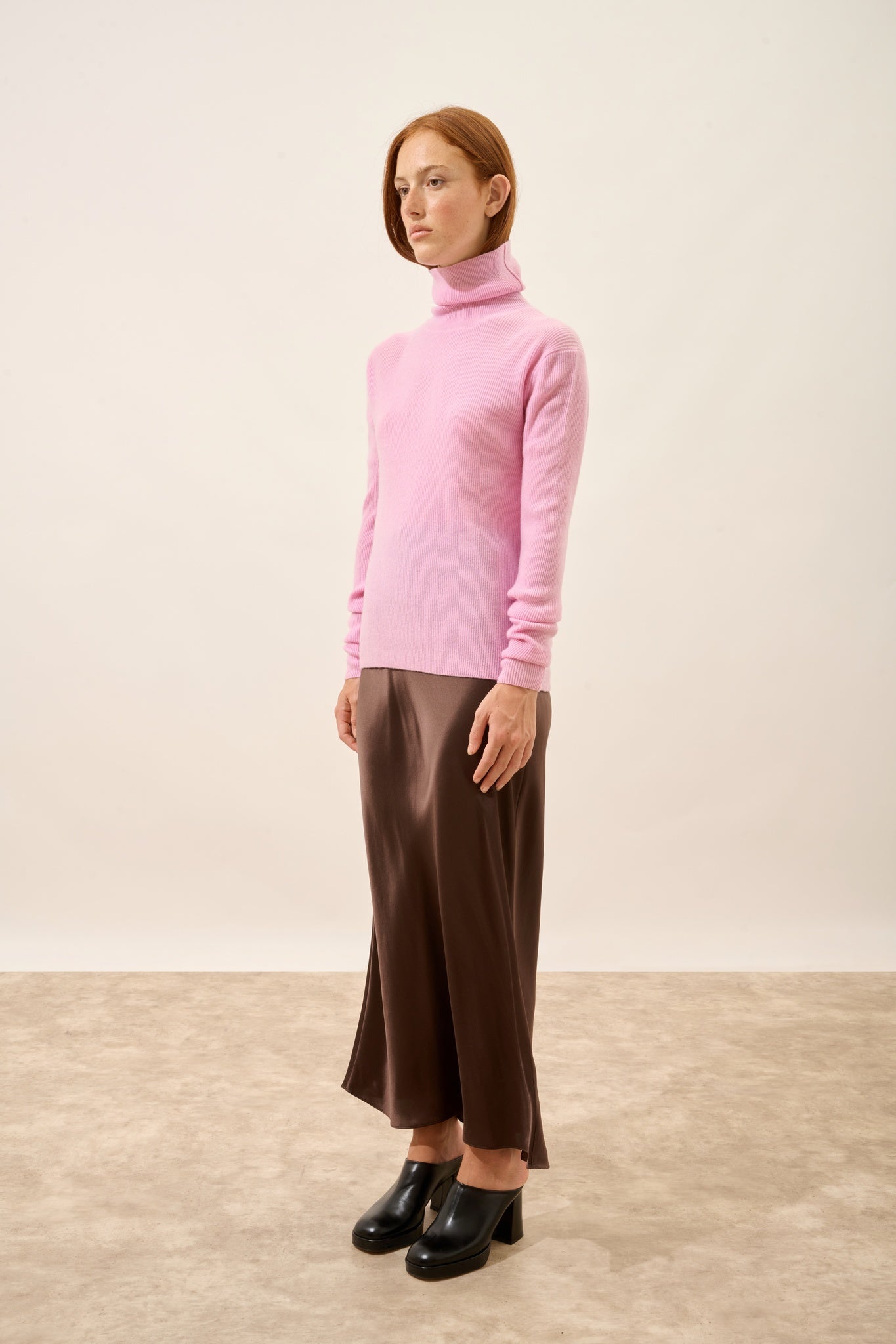 LANAIS pull col roulé quartz rose