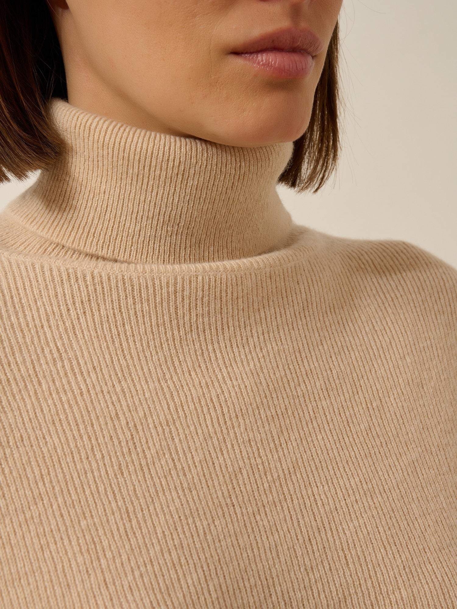 lanais pull col roulé sable