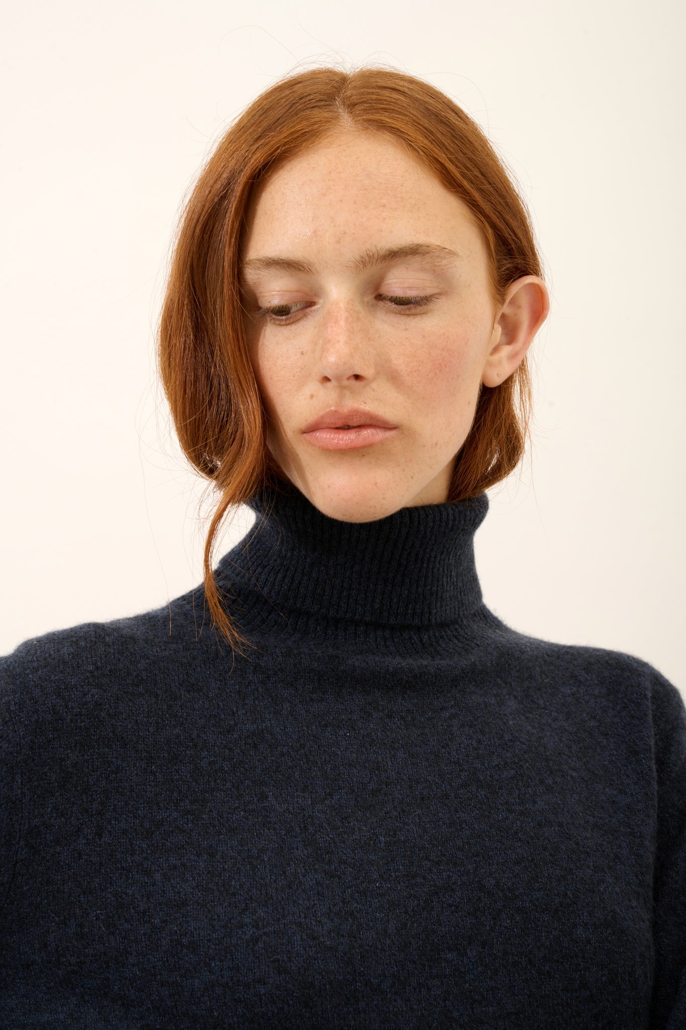 LEXIE pull col roulé caviar