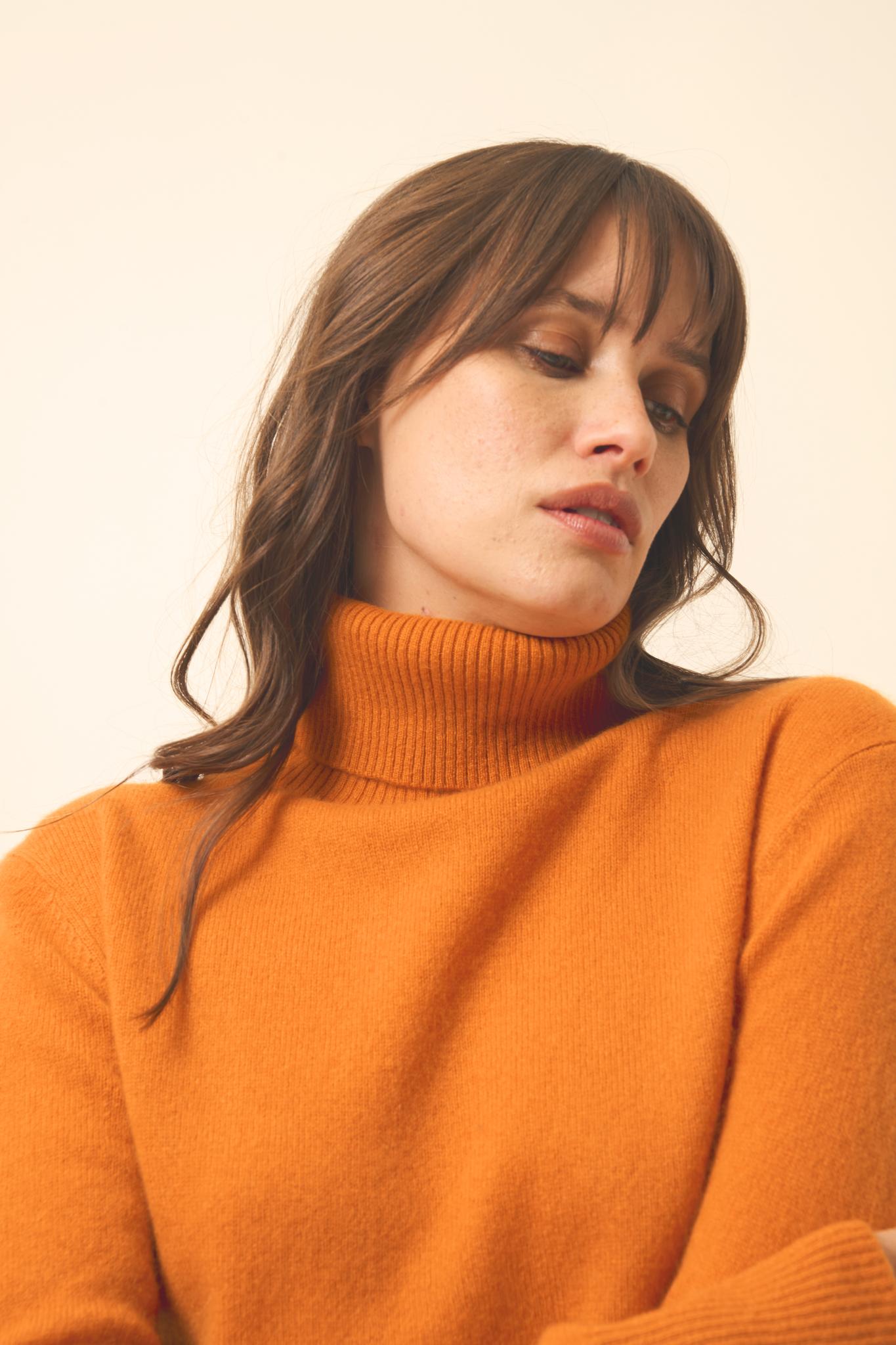 LEXIE pull col roulé ocre