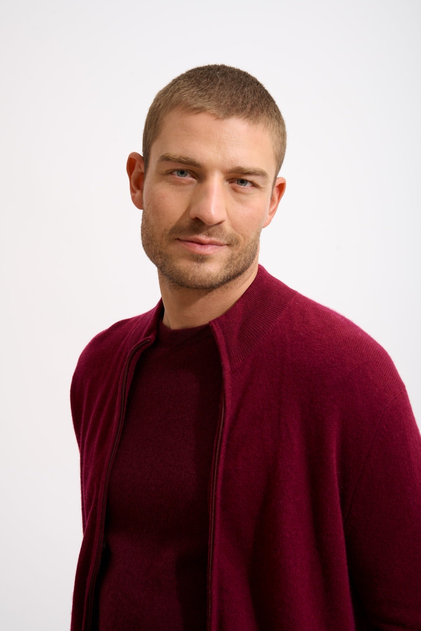 LILOU burgundy zip-up cardigan with stand-up collar