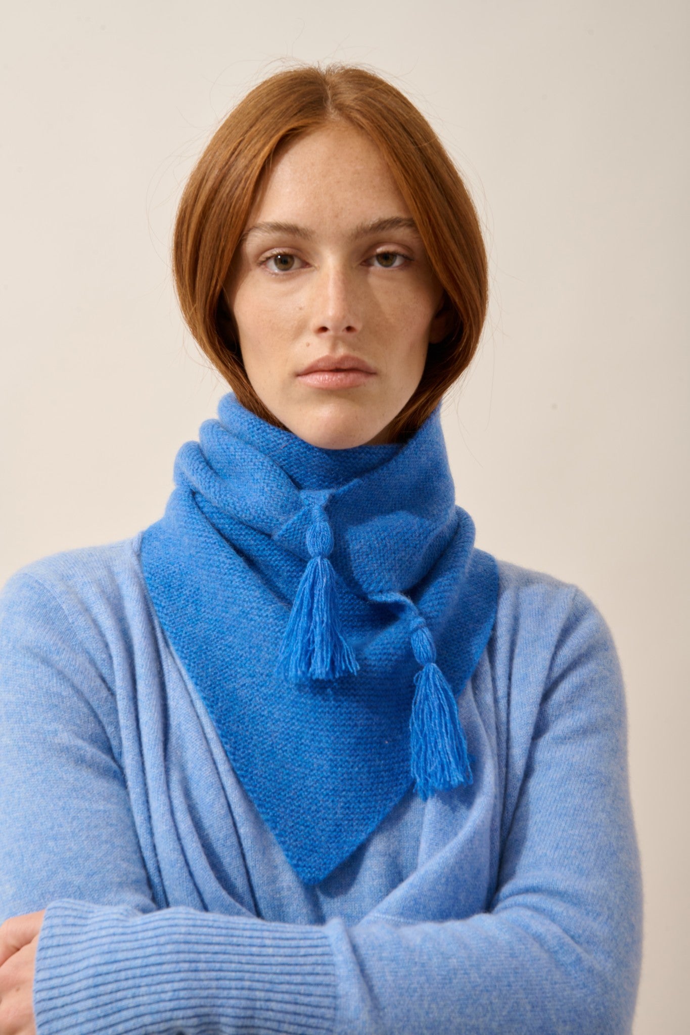 lima écharpe triangle avec franges 4 fils bleu électrique 100% cachemire