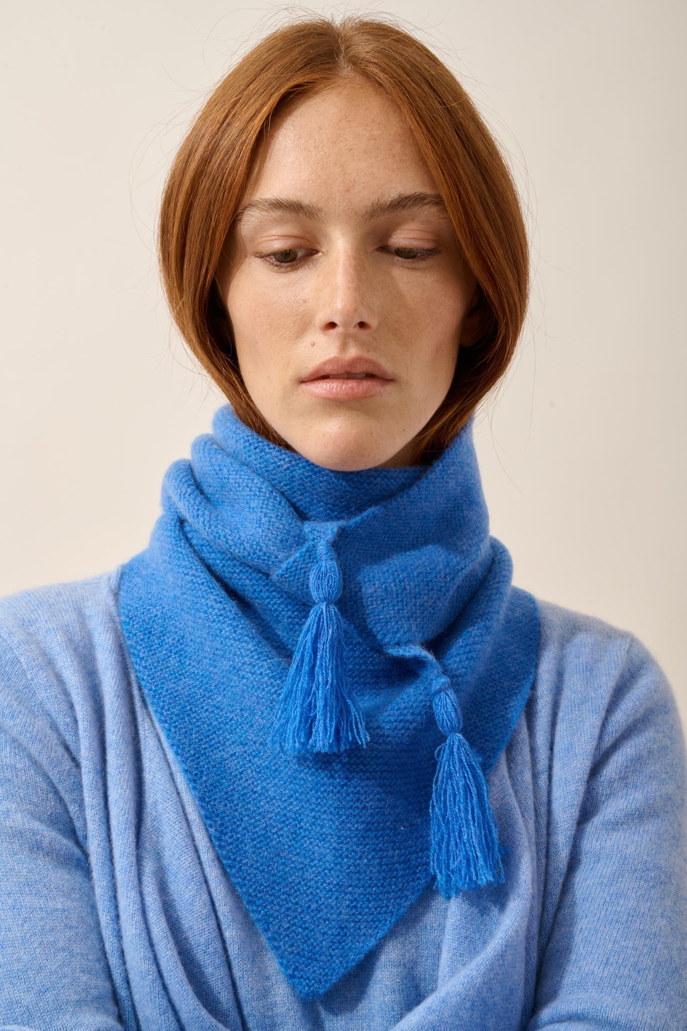 LIMA écharpe triangle avec franges 4 fils bleu électrique