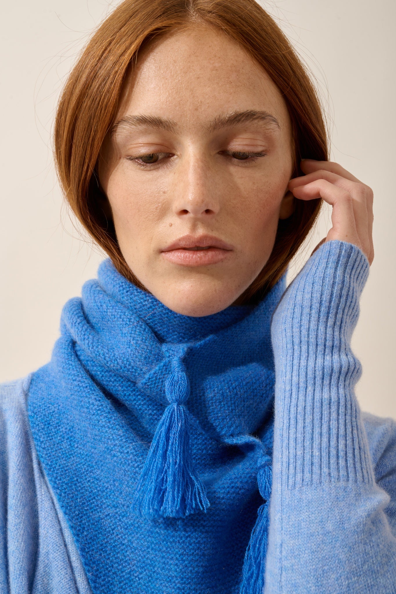 LIMA écharpe triangle avec franges 4 fils bleu électrique