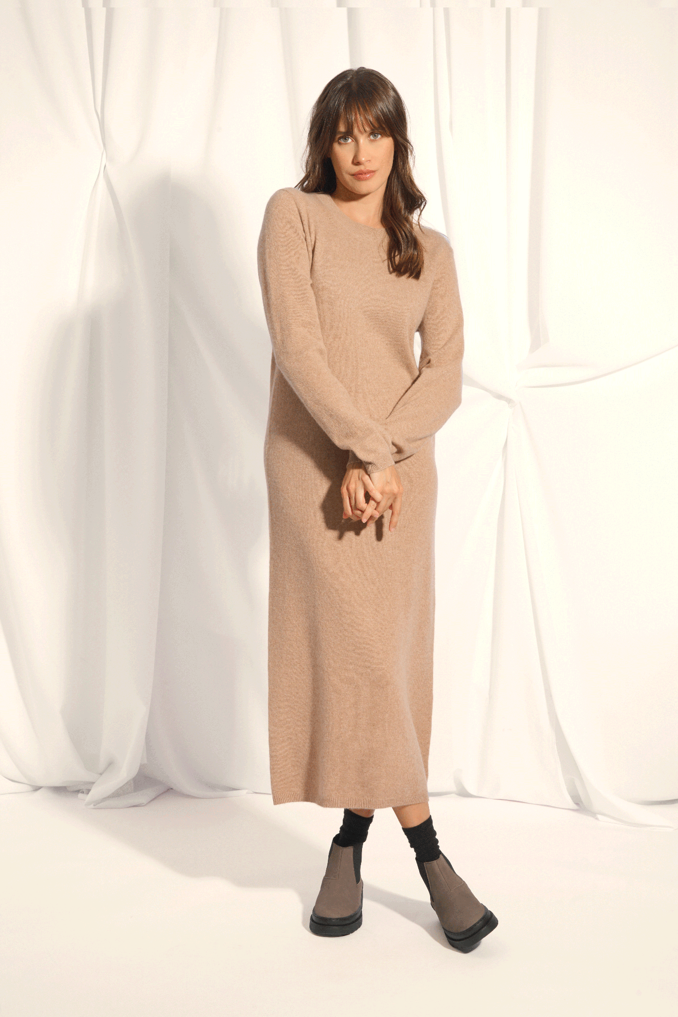 LINA round-neck dress in mottled camel