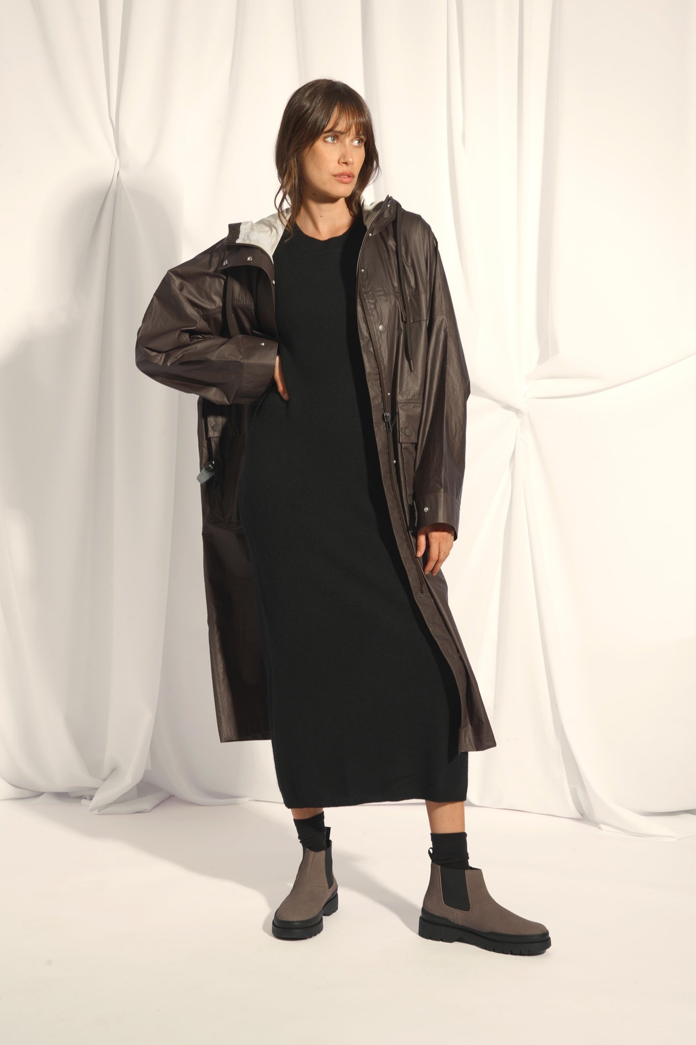 LINA black round-neck dress