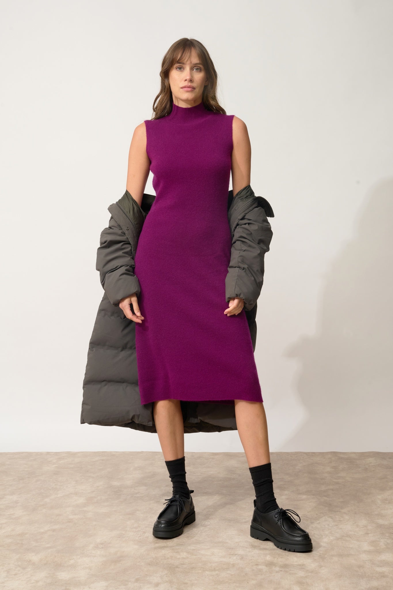 LOLA robe col montant prune