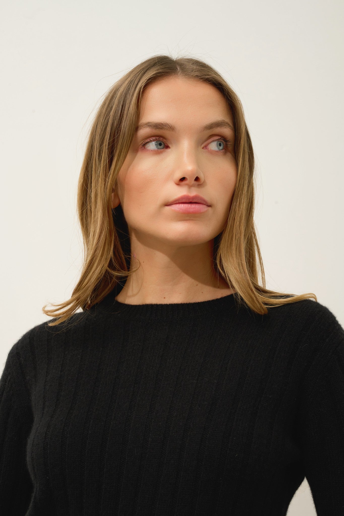 lorana pull col rond 4 fils noir 100% cachemire