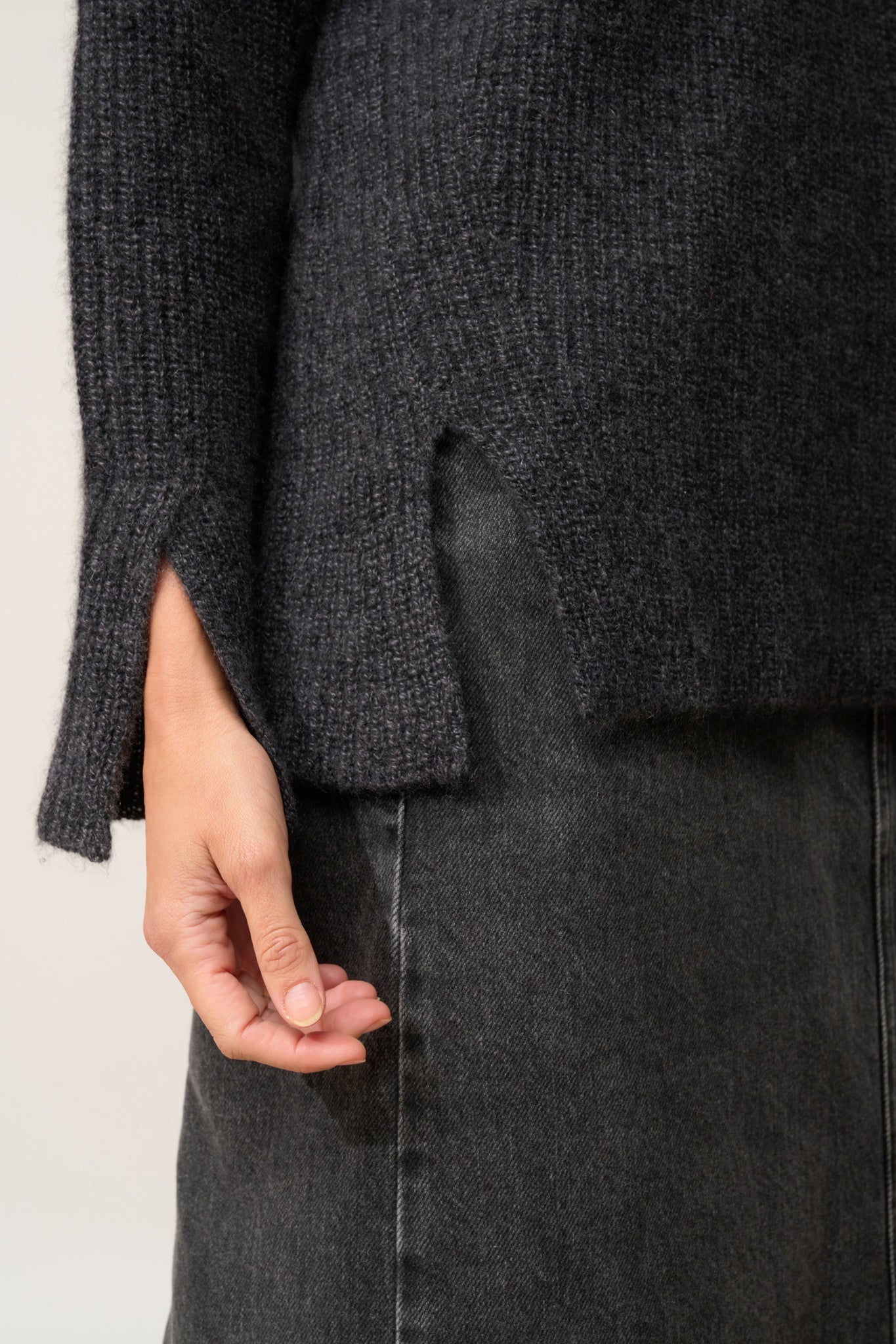 LOUISE pull col roulé noir chiné