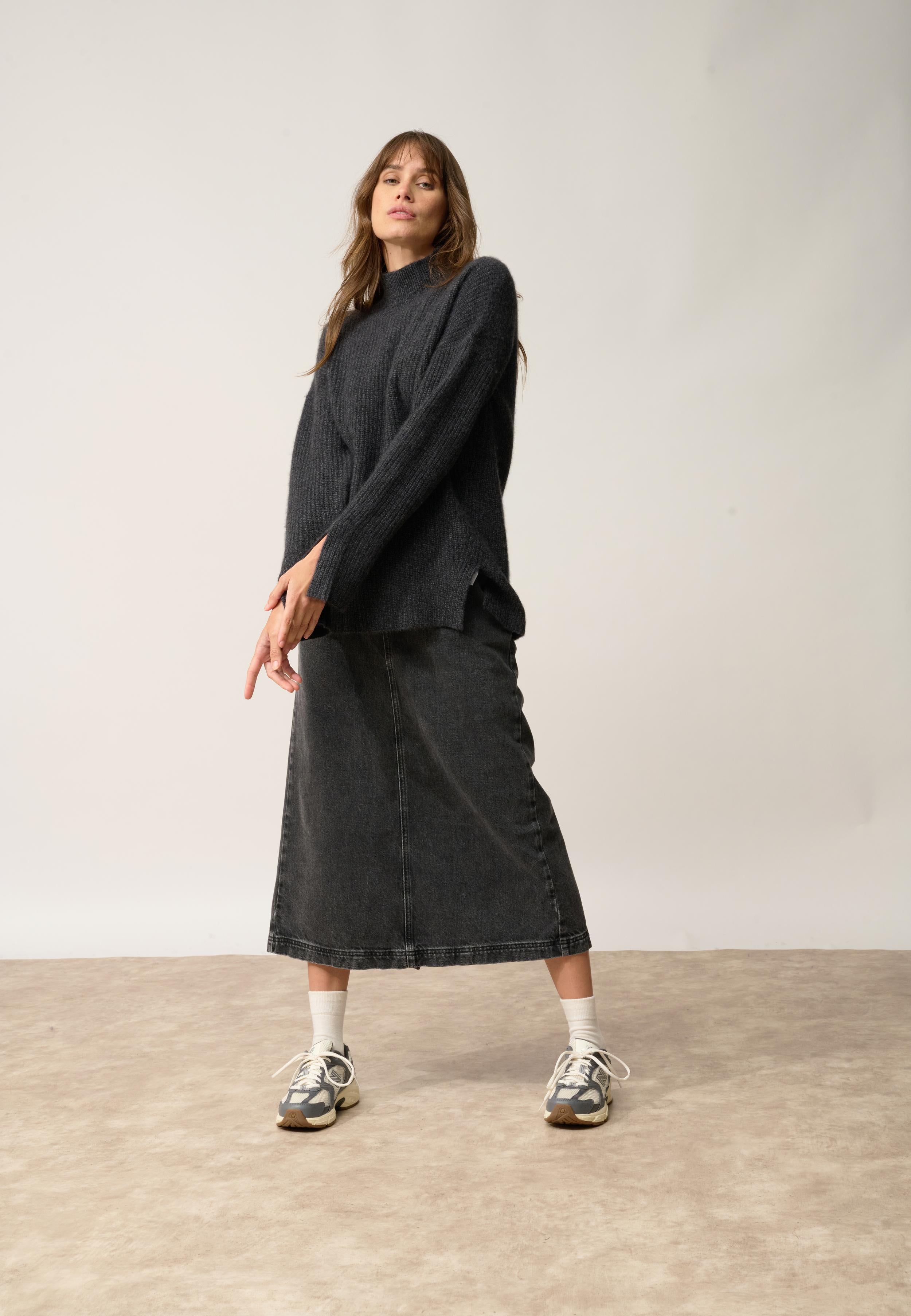 LOUISE black turtleneck sweater