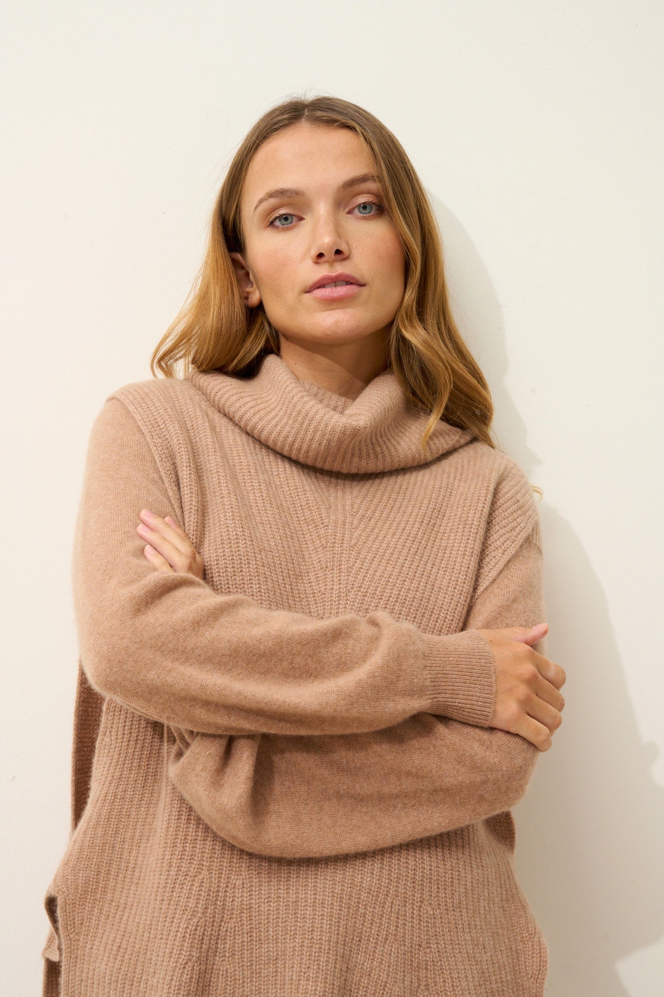 LOU mottled camel turtleneck cape