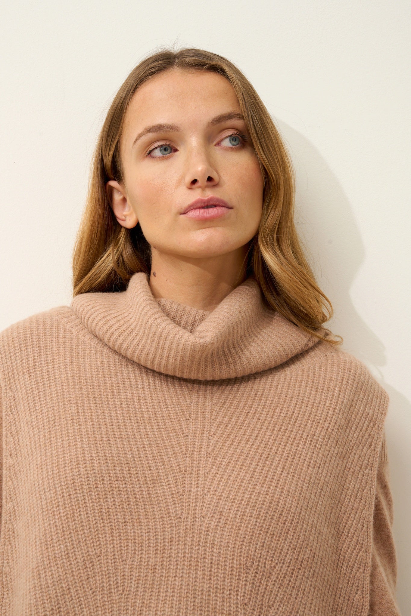 LOU mottled camel turtleneck cape