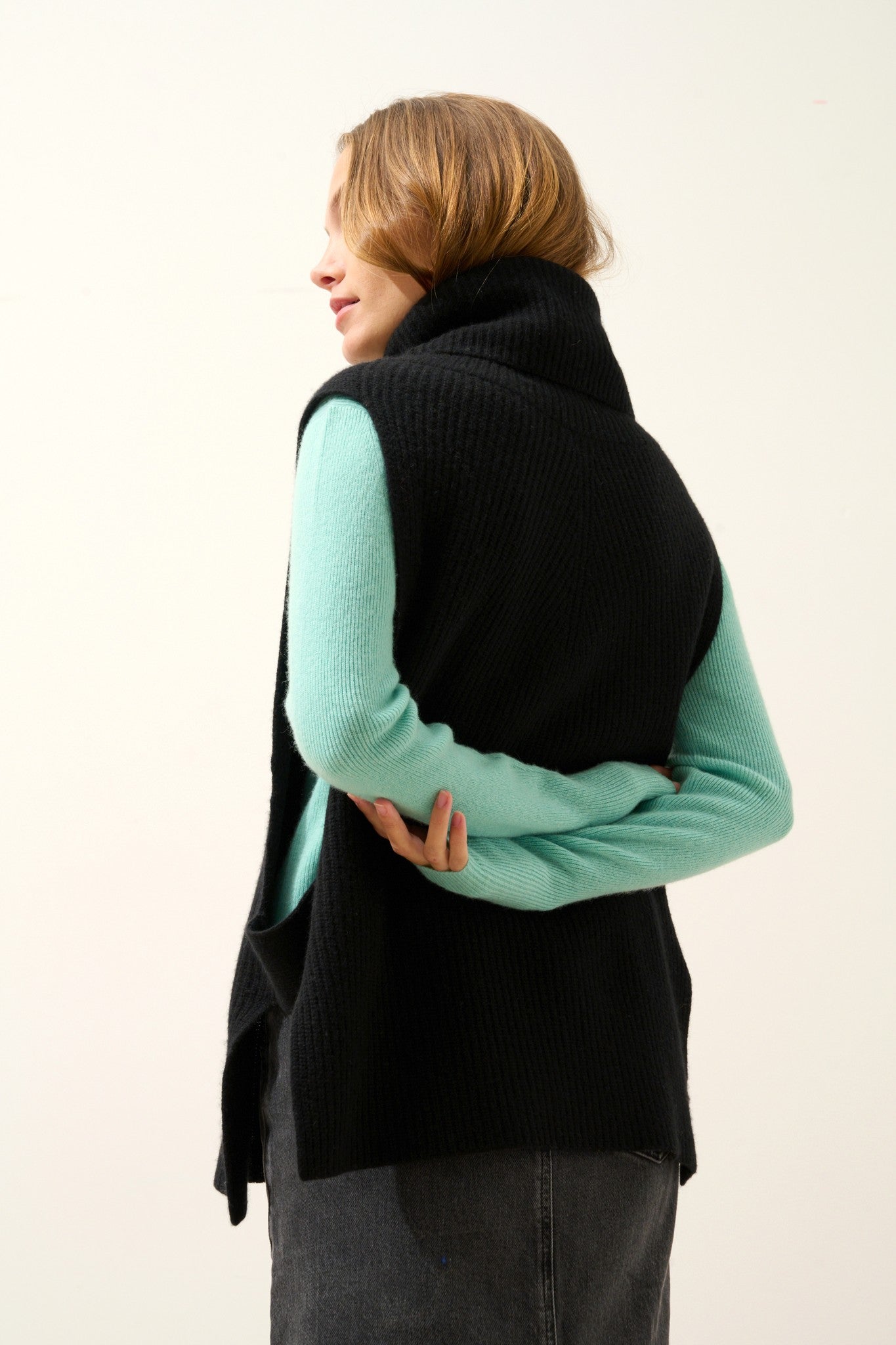 lou cape col roulé noir