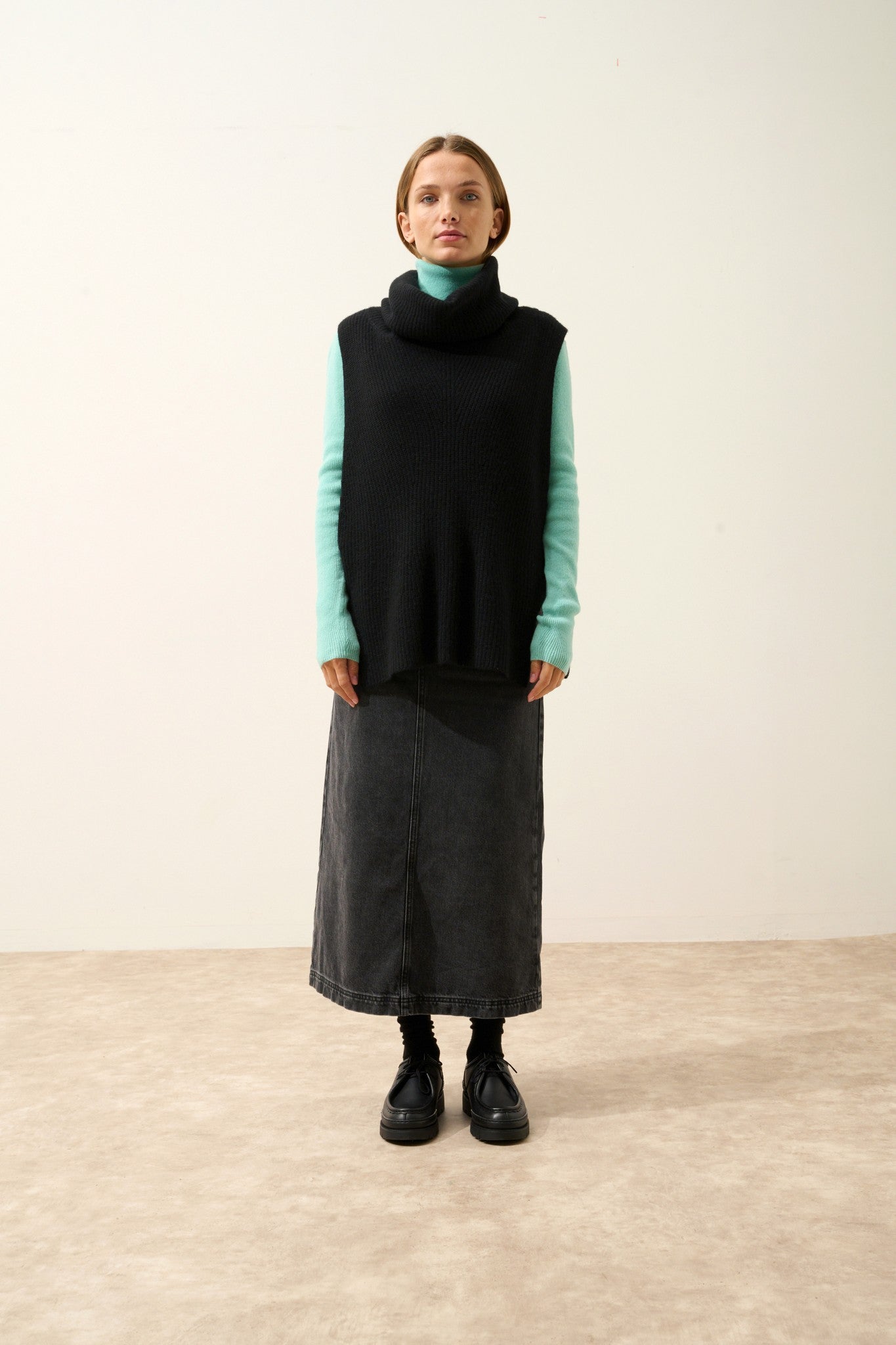 lou cape col roulé noir