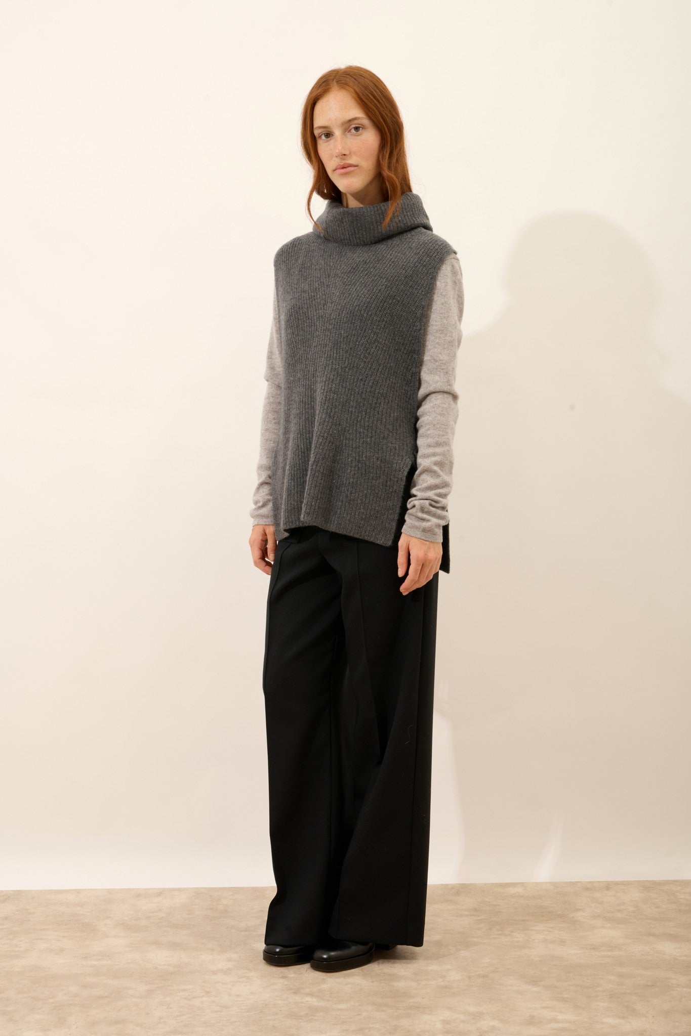 lou cape col roulé sans manches 4 fils anthracite chiné 100% cachemire