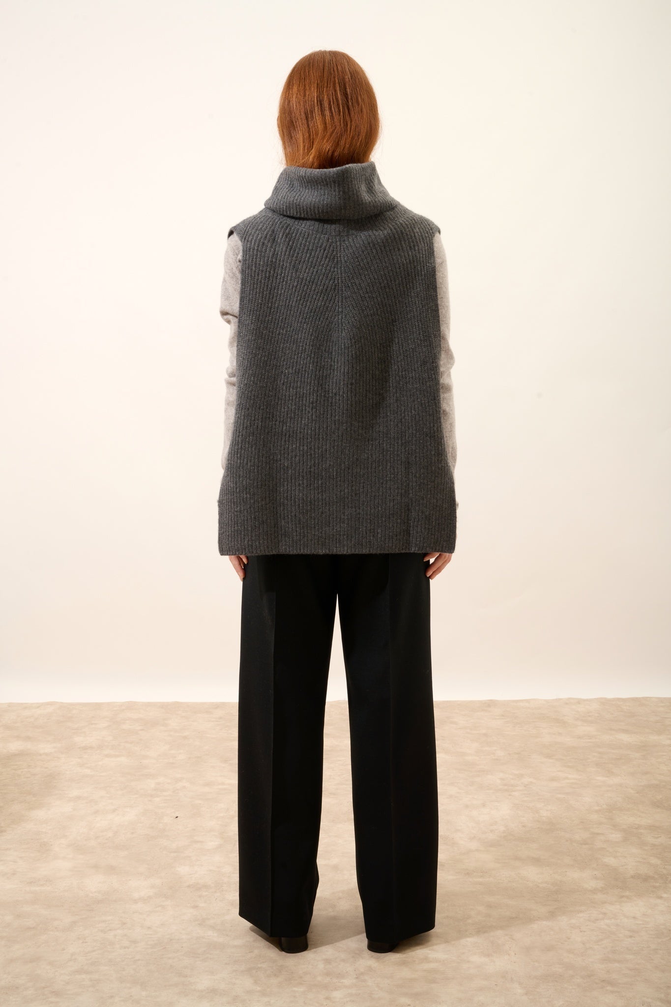 LOU cape col roulé sans manches 4 fils anthracite chiné