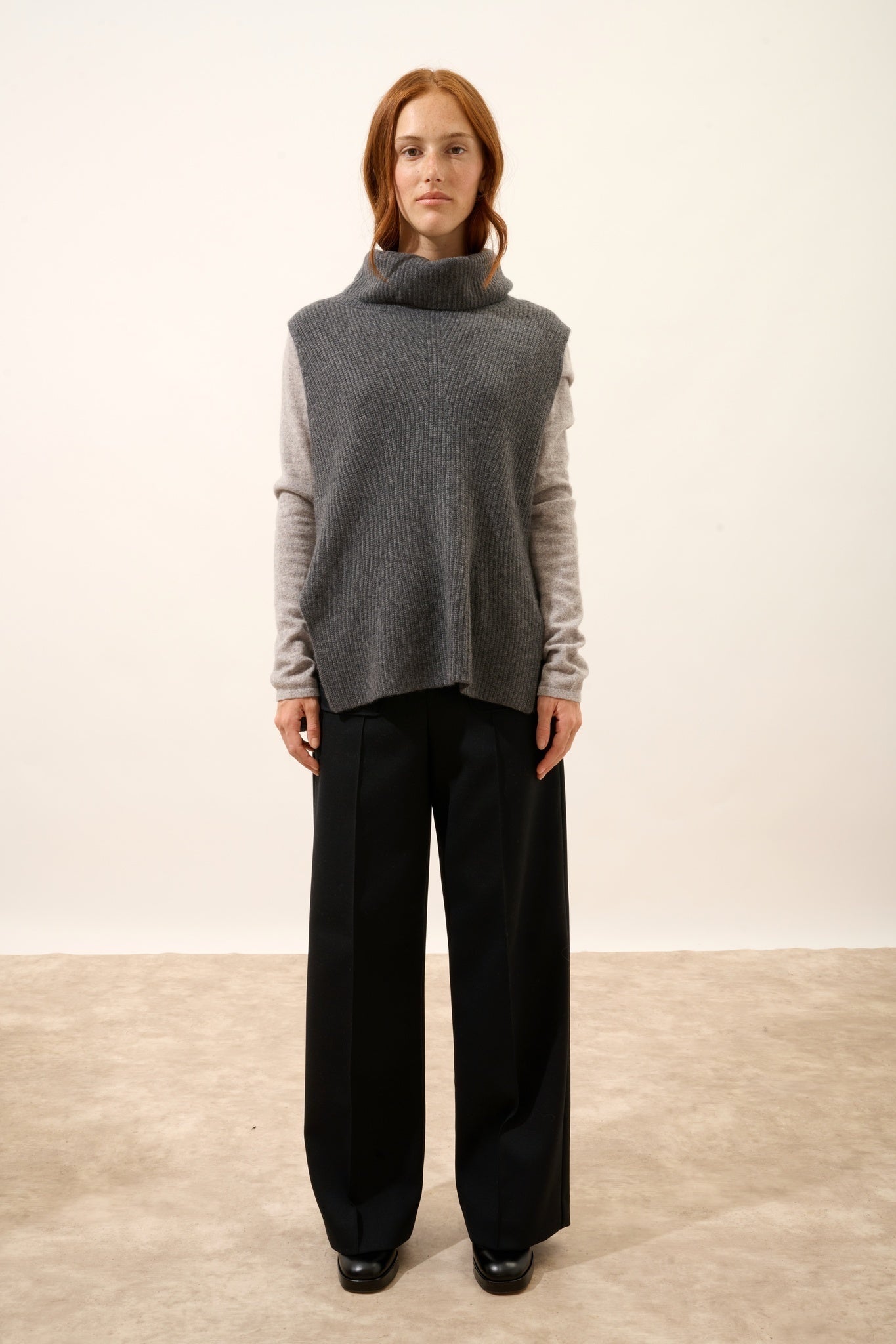 LOU cape col roulé sans manches 4 fils anthracite chiné