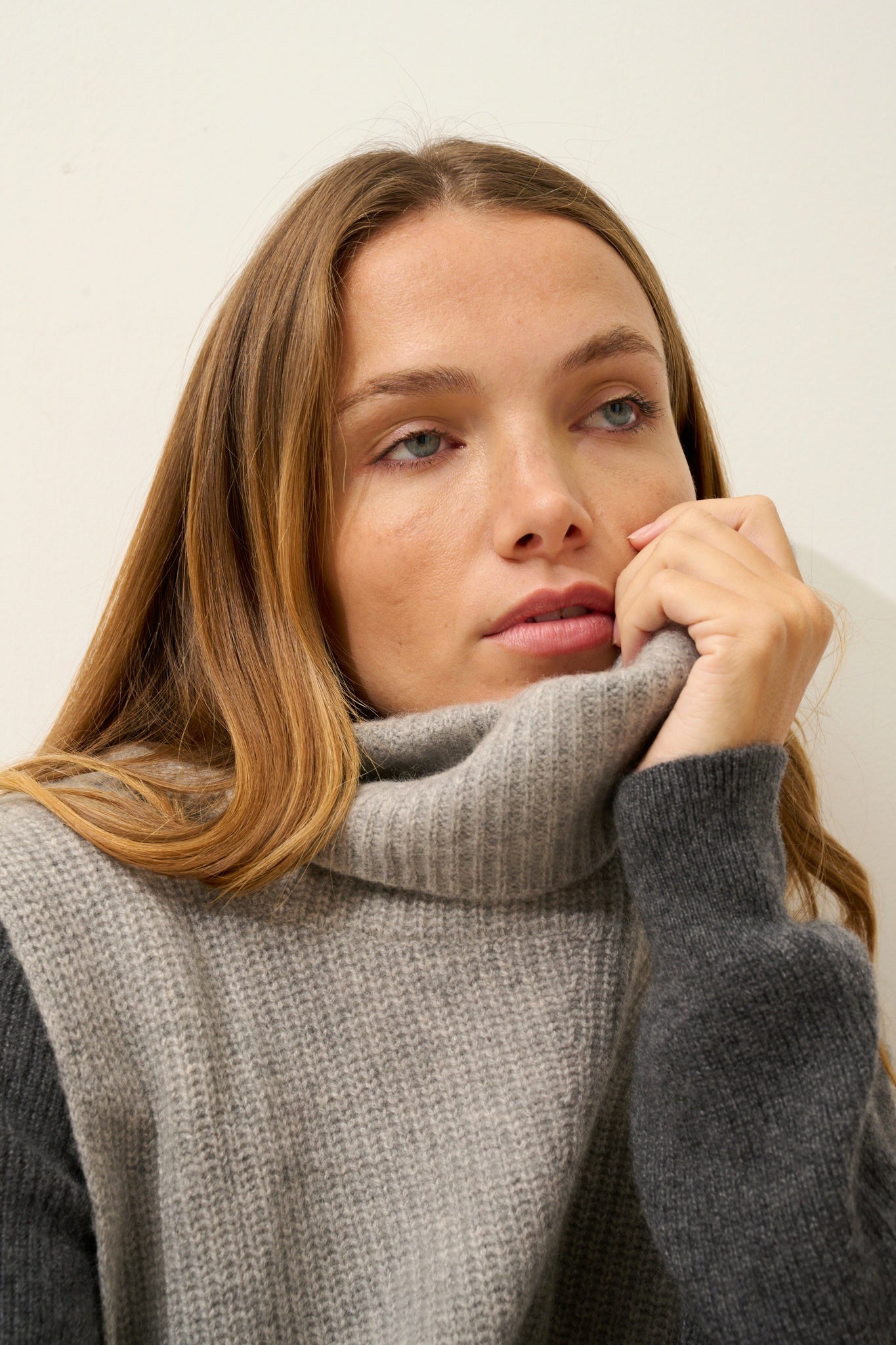 LOU cape col roulé sans manches 4 fils nuage chiné