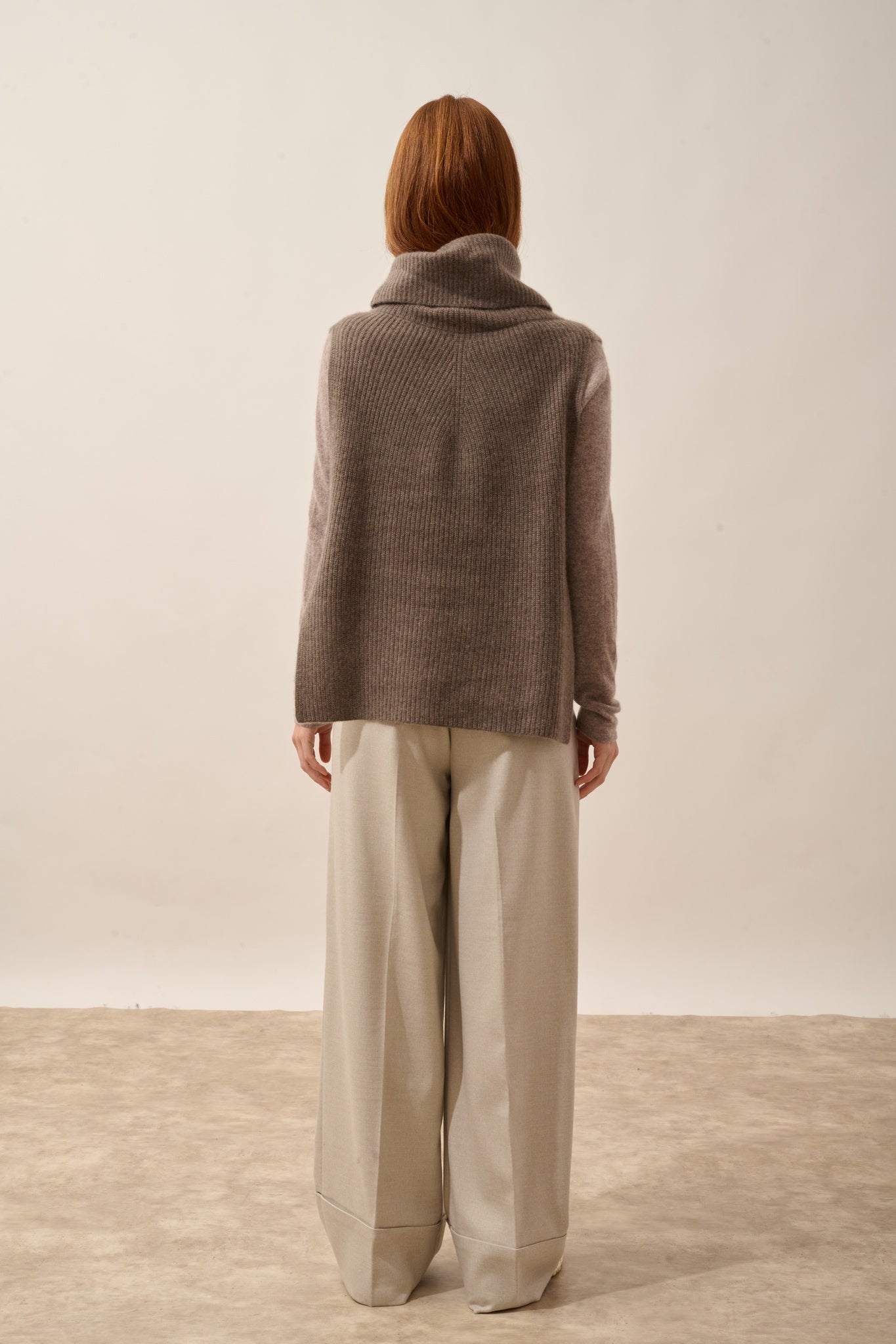 LOU cape col roulé sans manches 4 fils taupe chiné