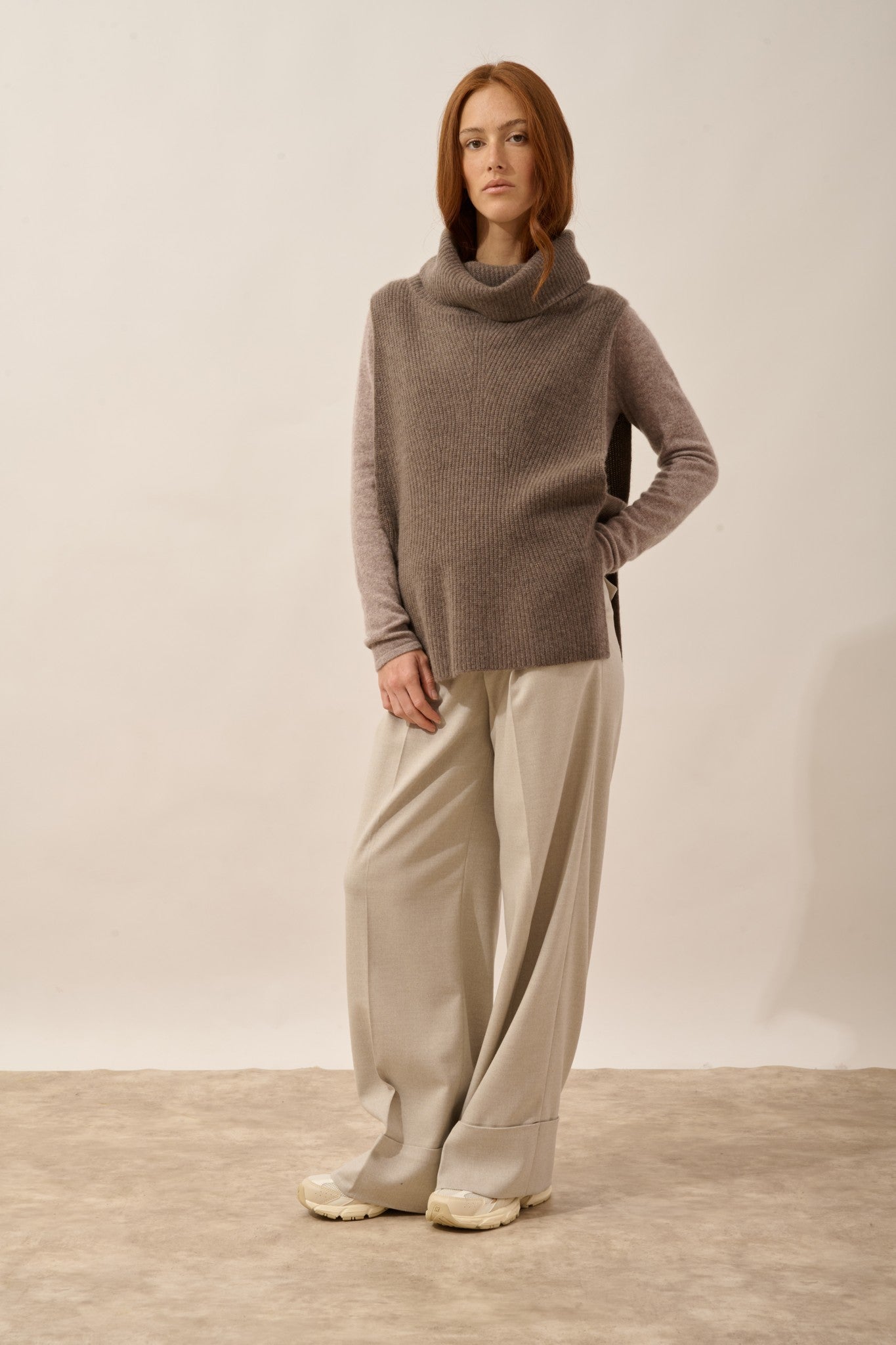 lou cape col roulé sans manches 4 fils taupe chiné